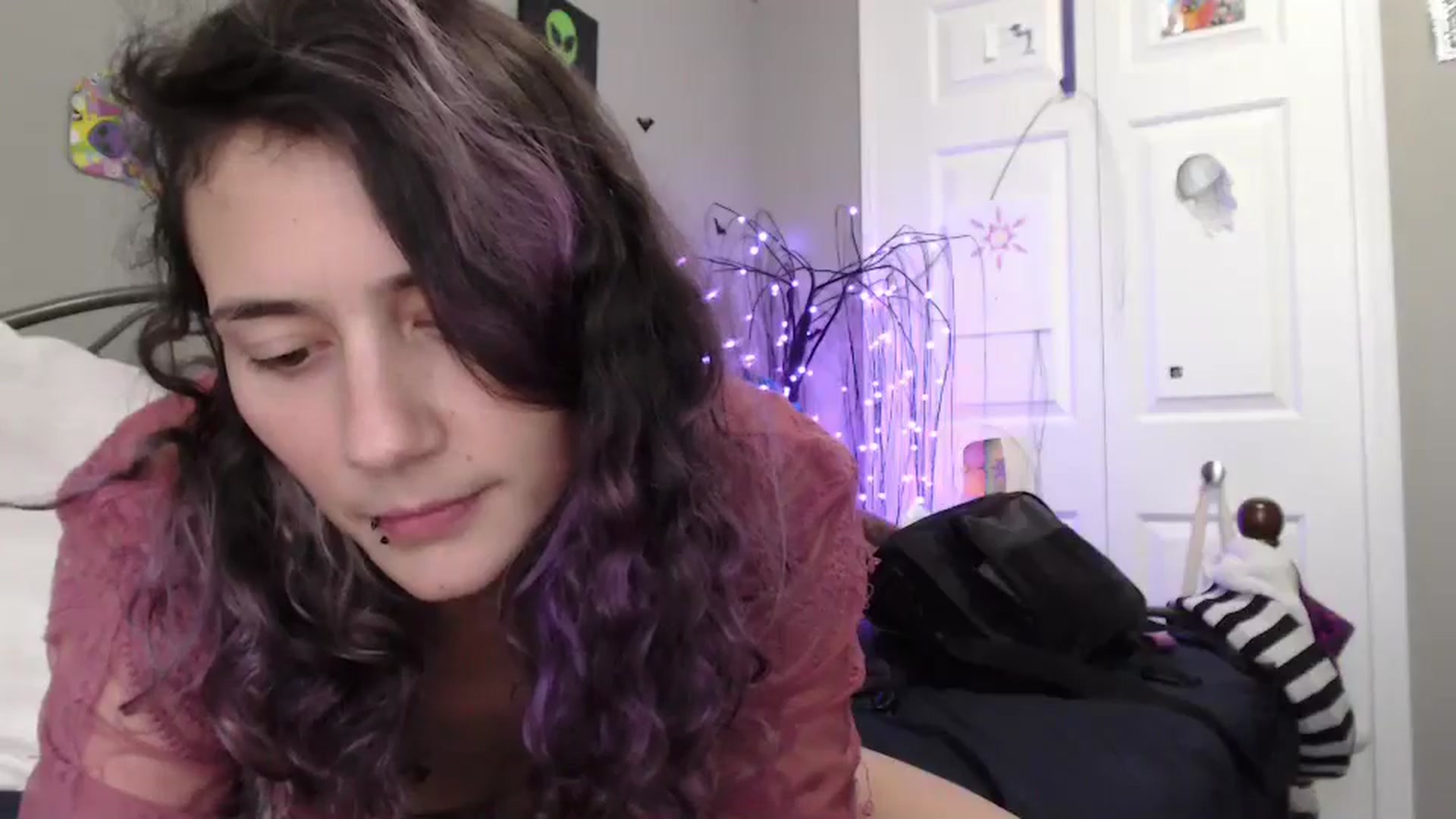 Gallery image thumbnail from Violethooper1's myfreecams stream on, 01/06/2025, 20:29 image 4 of 20