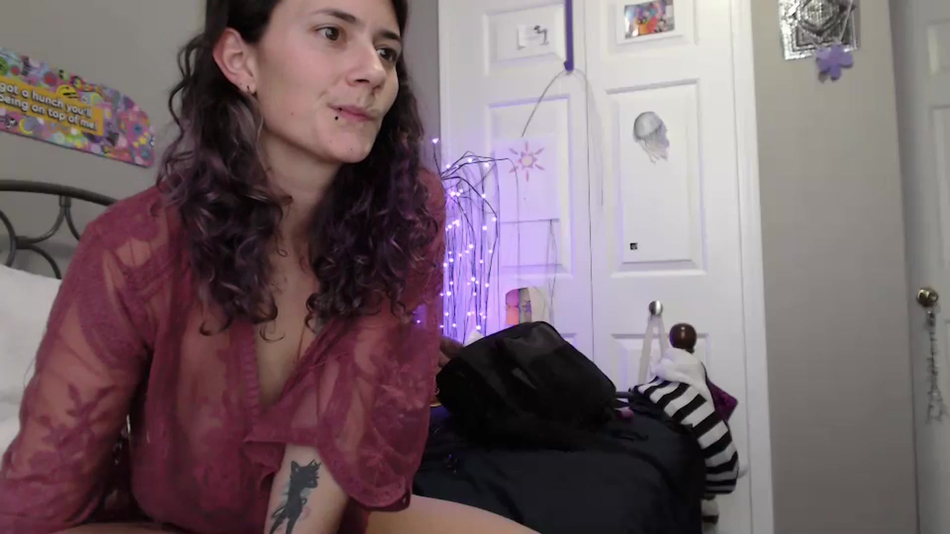 Gallery image thumbnail from Violethooper1's myfreecams stream on, 01/06/2025, 20:29 image 5 of 20