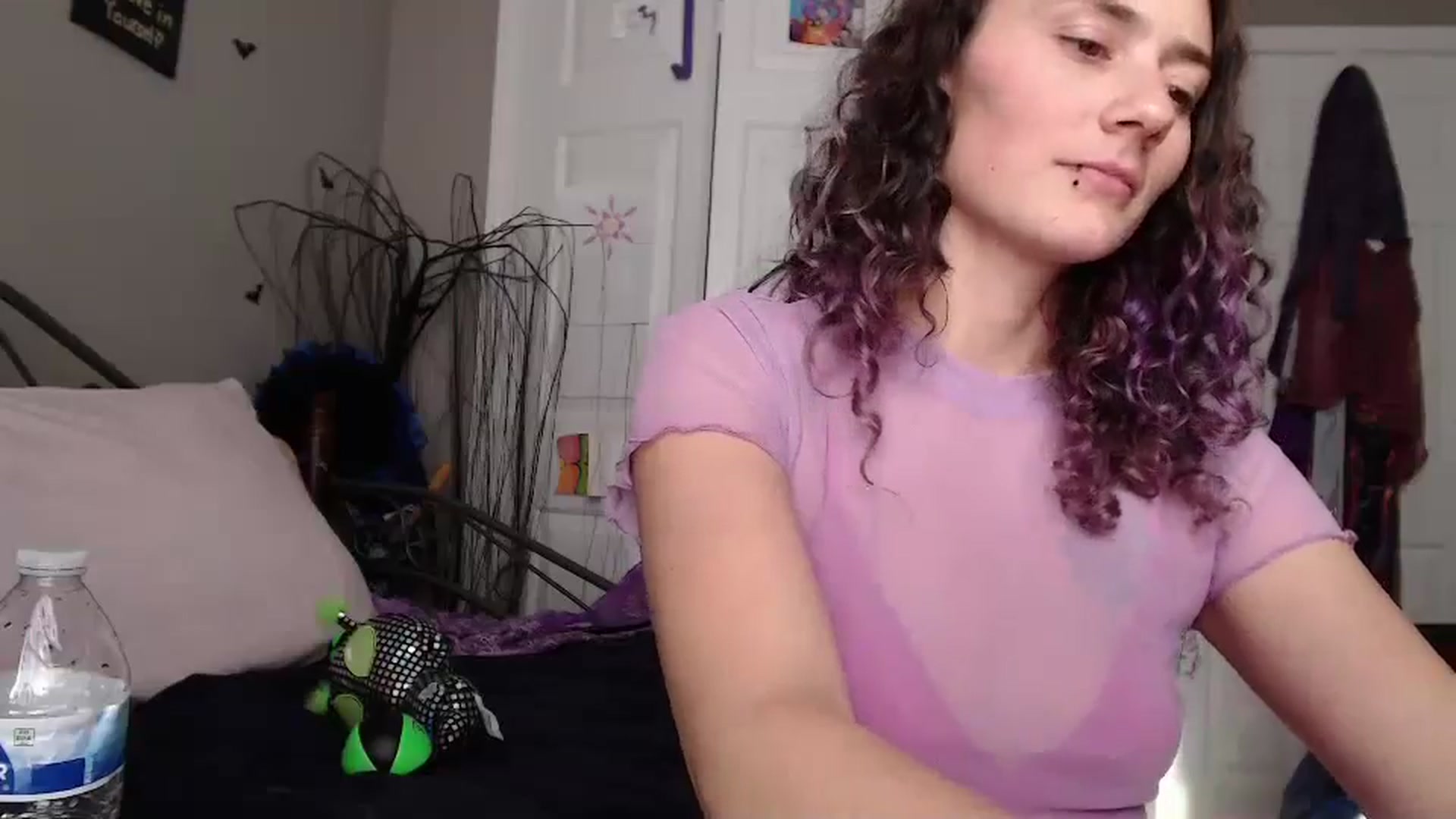 Gallery image thumbnail from Violethooper1's myfreecams stream on, 01/17/2025, 18:11 image 3 of 20