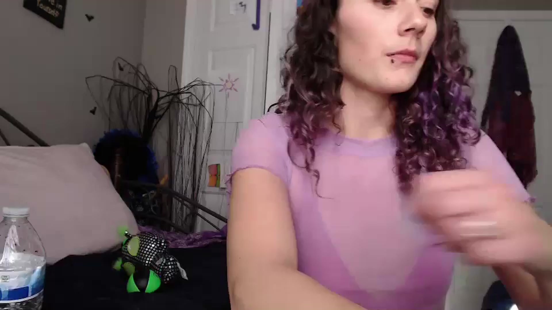 Gallery image thumbnail from Violethooper1's myfreecams stream on, 01/17/2025, 18:11 image 1 of 20