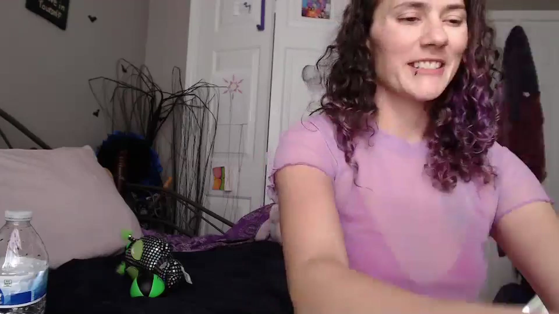 Gallery image thumbnail from Violethooper1's myfreecams stream on, 01/17/2025, 18:11 image 2 of 20