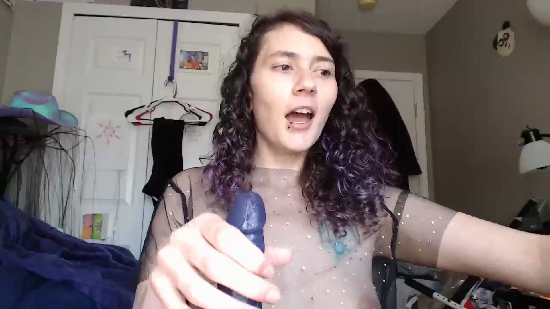 Gallery image thumbnail from Violethooper1's myfreecams stream on, 04/21/2025, 16:00 image 6 of 20