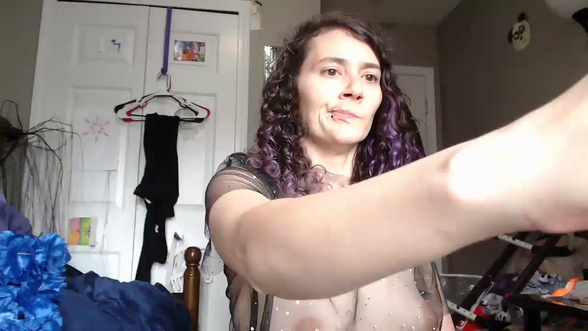Gallery image thumbnail from Violethooper1's myfreecams stream on, 04/21/2025, 16:00 image 14 of 20