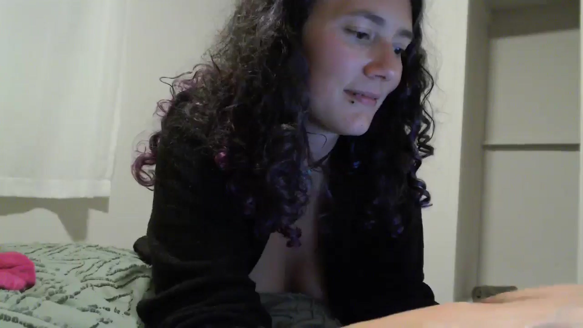 Gallery image thumbnail from Violethooper1's myfreecams stream on, 12/31/2025, 08:20 image 9 of 20