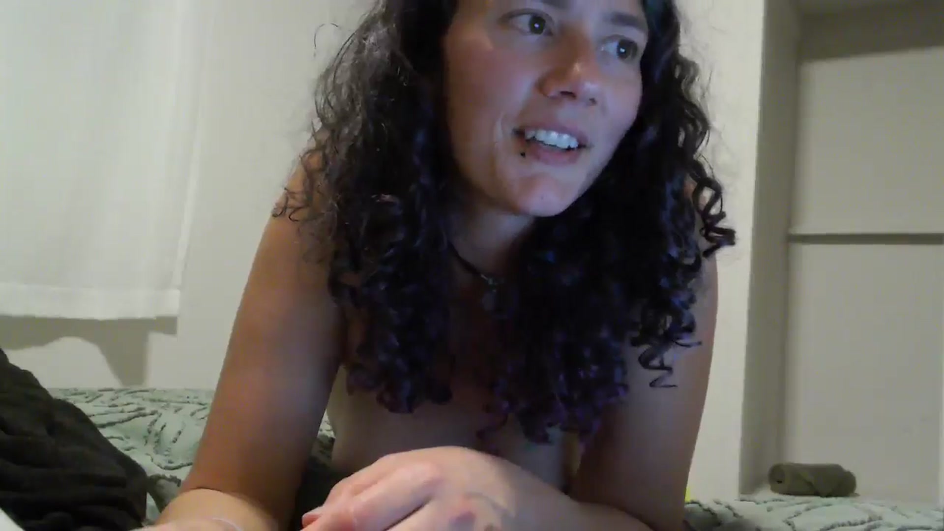 Gallery image thumbnail from Violethooper1's myfreecams stream on, 12/31/2025, 08:20 image 17 of 20