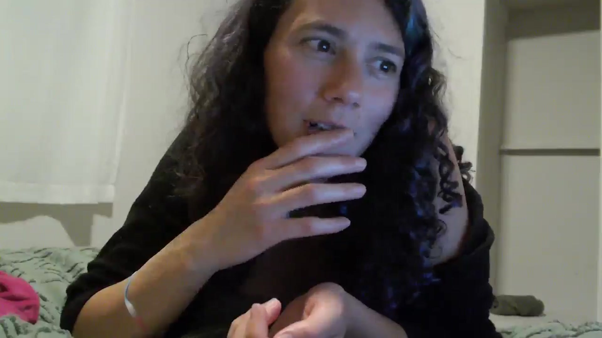 Gallery image thumbnail from Violethooper1's myfreecams stream on, 12/31/2025, 08:20 image 12 of 20