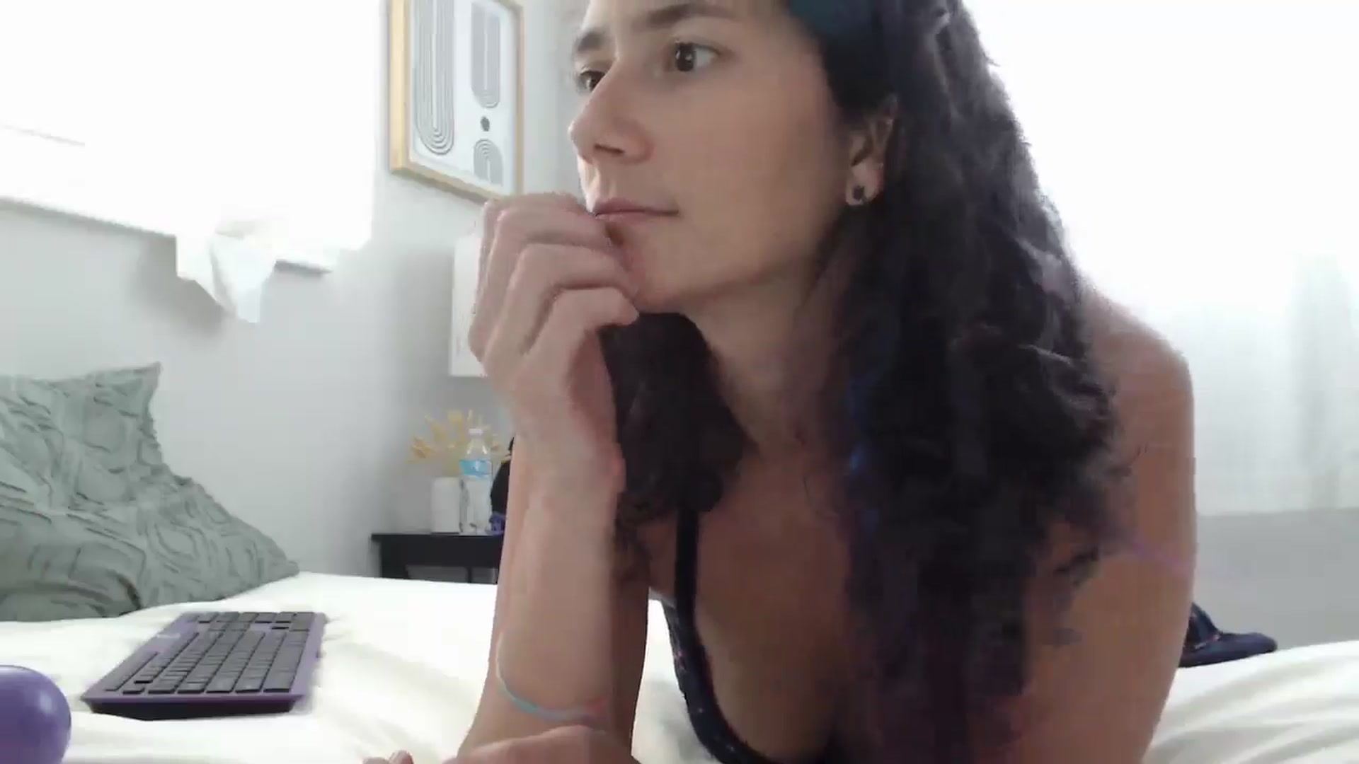 Gallery image thumbnail from Violethooper1's myfreecams stream on, 01/01/2026, 18:33 image 8 of 20
