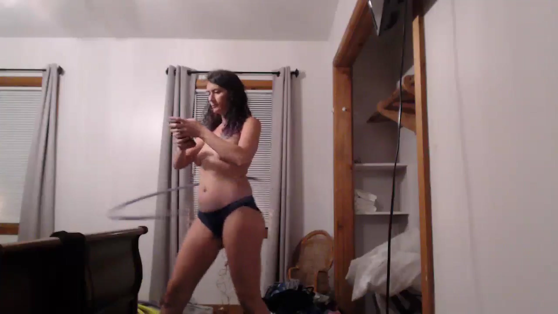 Gallery image thumbnail from Violethooper1's myfreecams stream on, 01/08/2026, 07:24 image 14 of 20