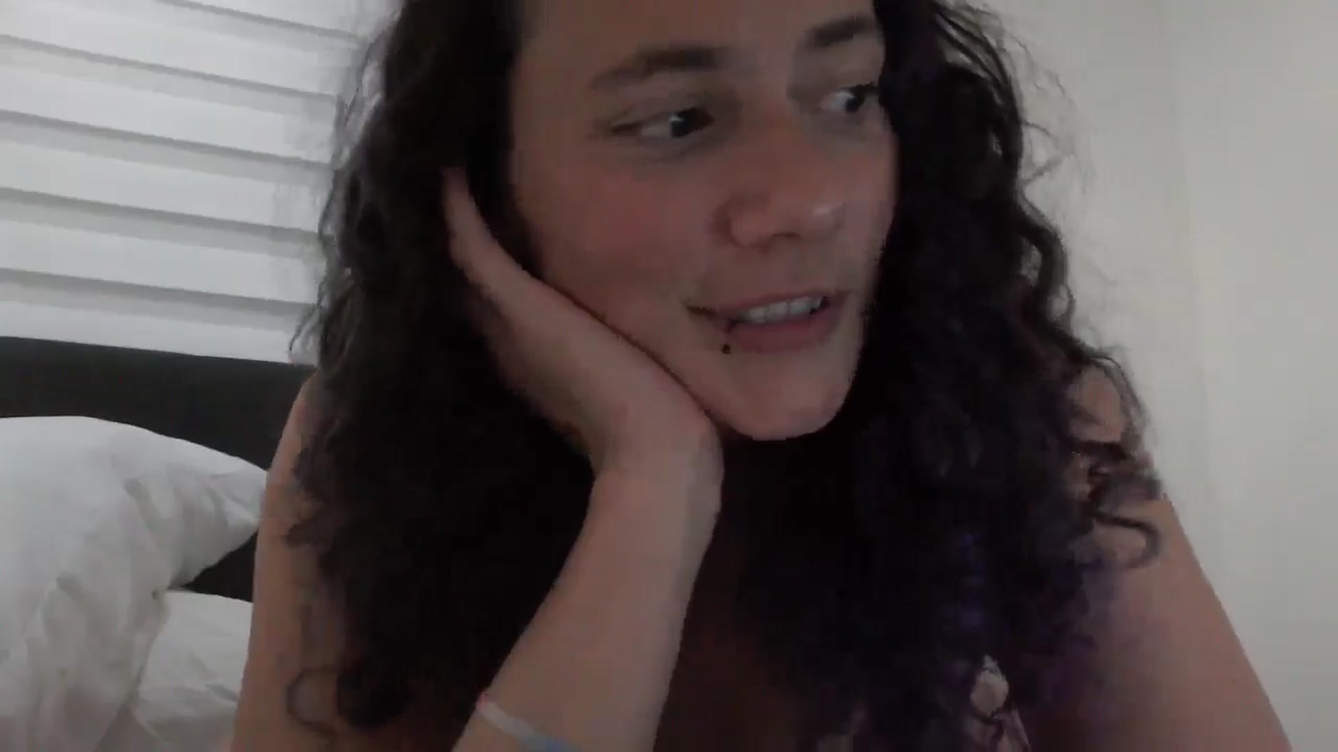 Gallery image thumbnail from Violethooper1's myfreecams stream on, 01/25/2026, 10:18 image 3 of 20