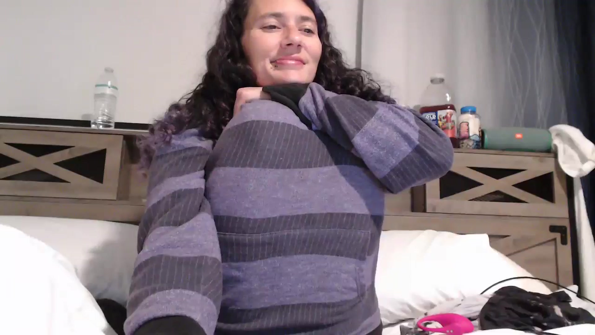 Gallery image thumbnail from Violethooper1's myfreecams stream on, 02/01/2026, 12:01 image 18 of 20