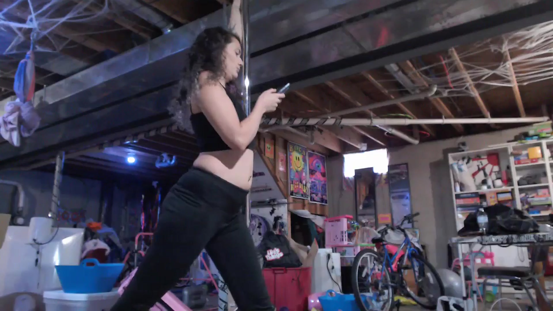 Gallery image thumbnail from Violethooper1's myfreecams stream on, 05/01/2026, 18:52 image 16 of 20