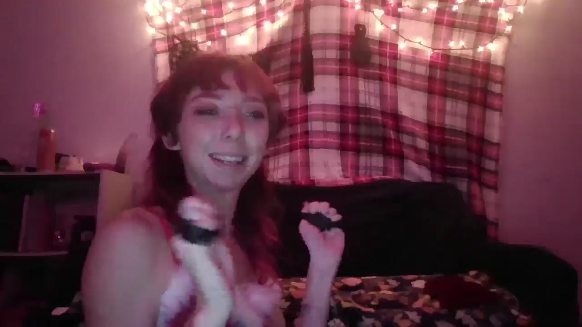 Gallery image thumbnail from VioletpIvee's myfreecams stream on, 12/25/2025, 05:33 image 5 of 20