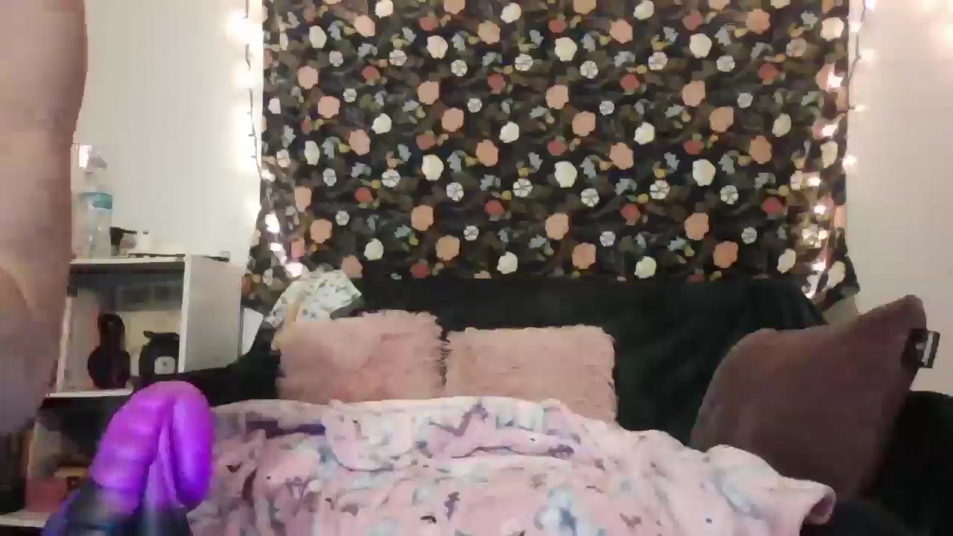 Gallery image thumbnail from VioletpIvee's myfreecams stream on, 12/26/2025, 03:57 image 7 of 20