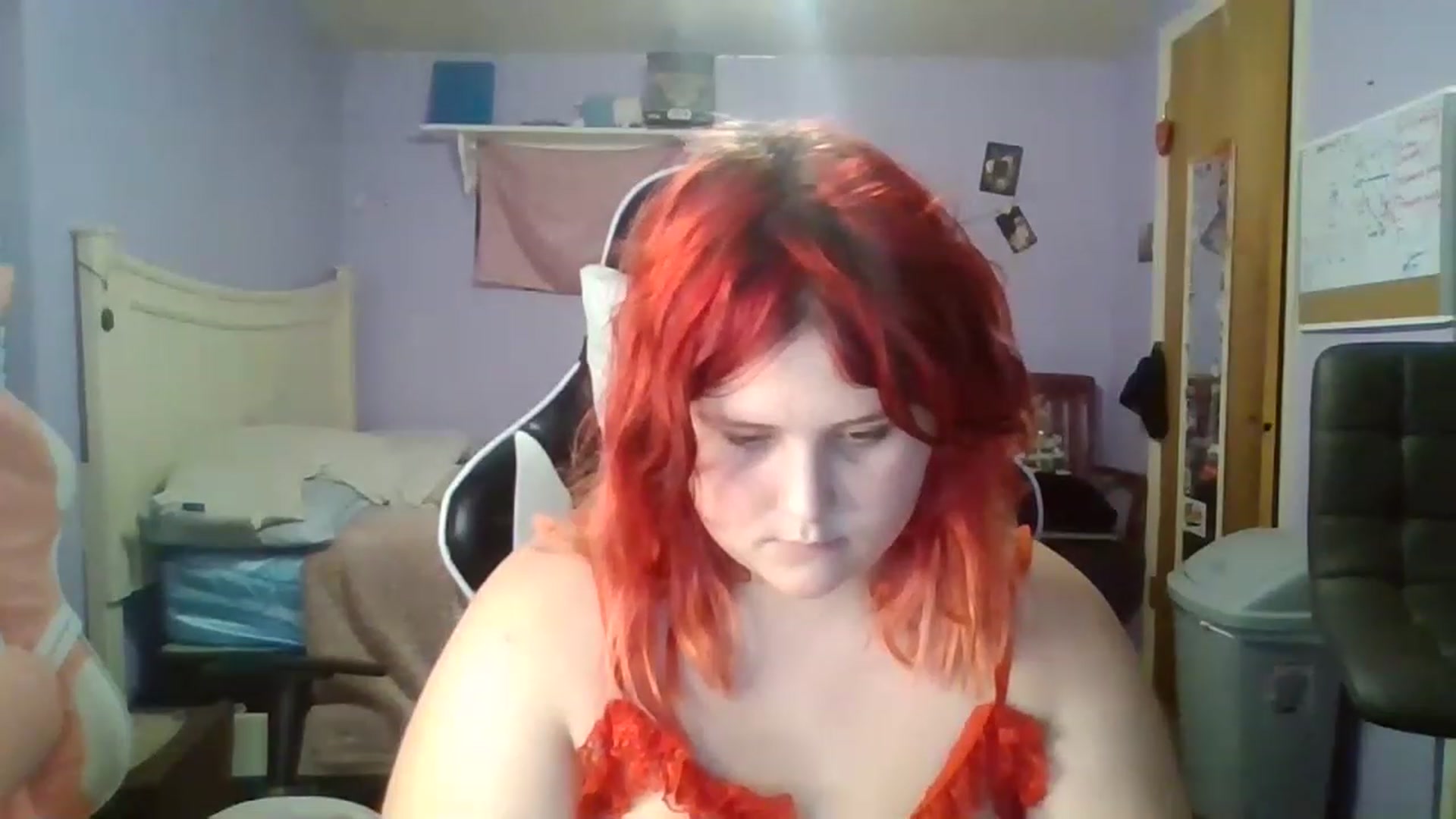Gallery image thumbnail from Violetskiess1's myfreecams stream on, 11/25/2022, 03:33 image 18 of 20