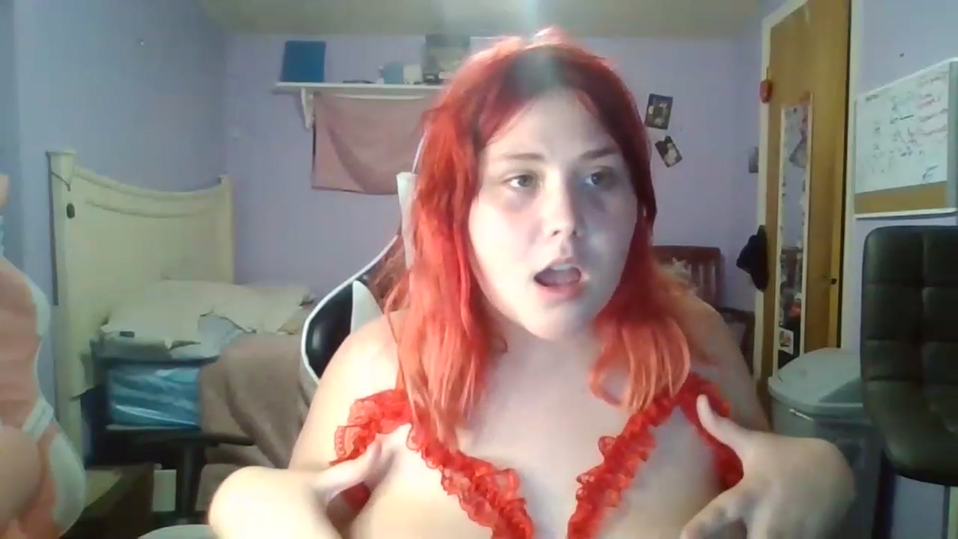 Gallery image thumbnail from Violetskiess1's myfreecams stream on, 11/25/2022, 03:33 image 13 of 20