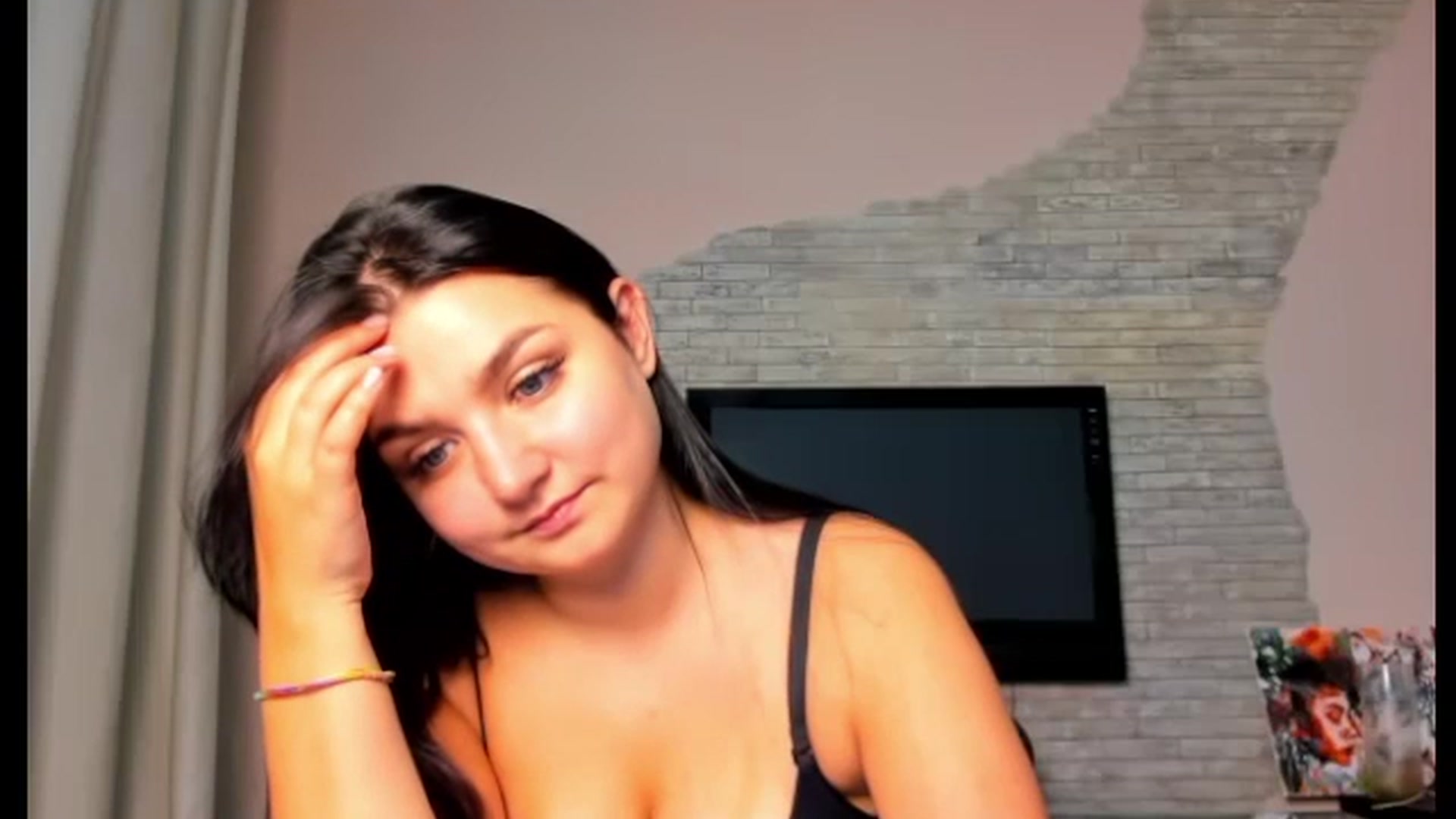 Gallery image thumbnail from ViolettStar's myfreecams stream on, 04/23/2025, 03:58 image 8 of 20