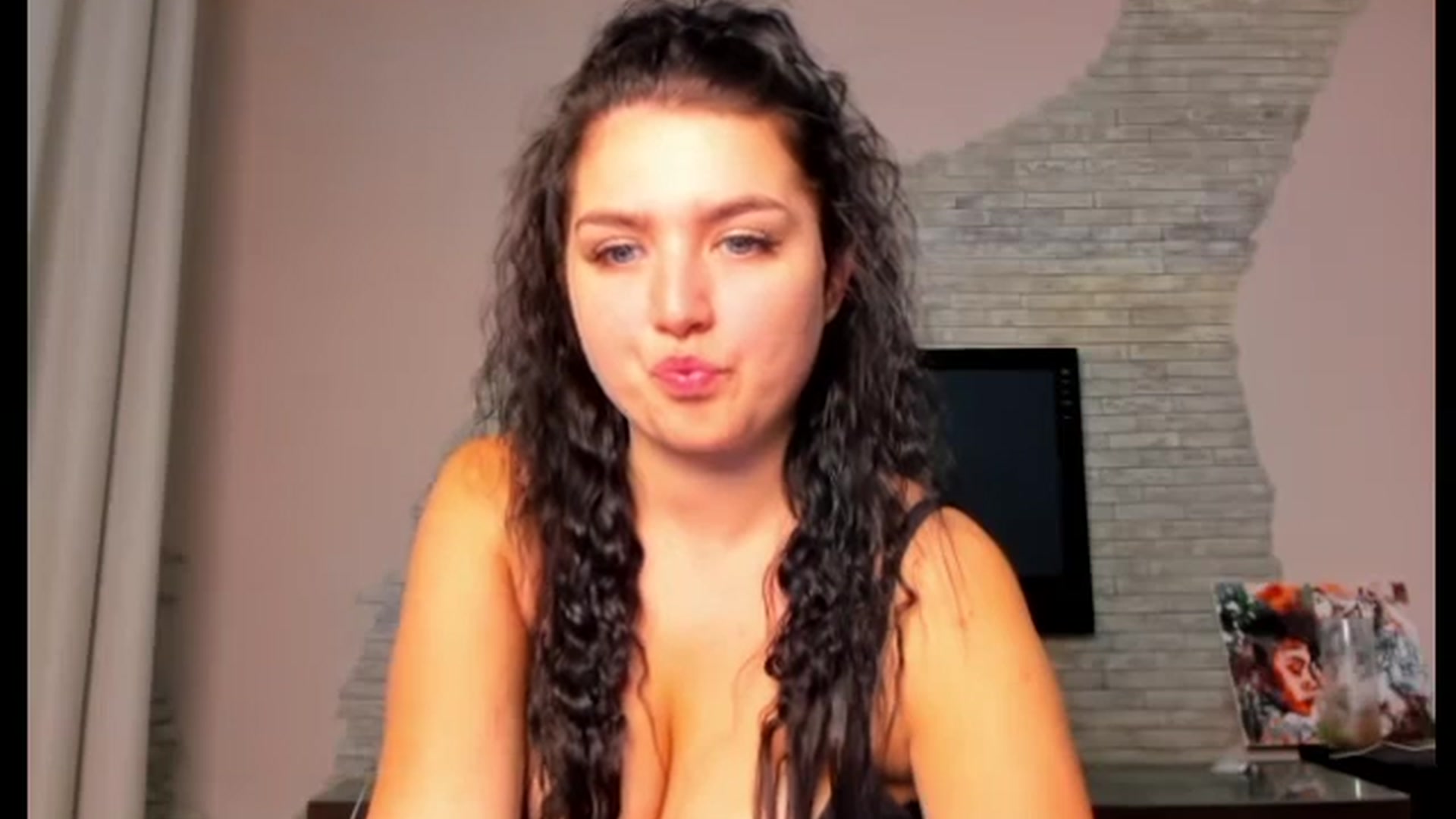 Gallery image thumbnail from ViolettStar's myfreecams stream on, 04/28/2025, 03:06 image 16 of 20