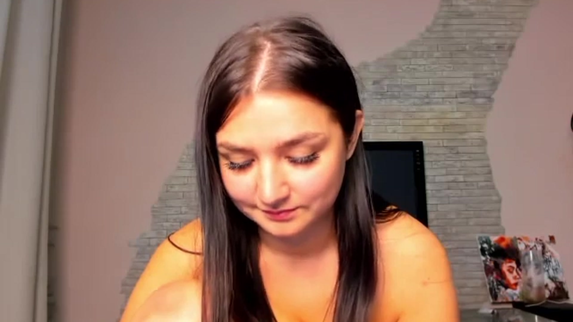 Gallery image thumbnail from ViolettStar's myfreecams stream on, 05/31/2025, 03:08 image 14 of 20