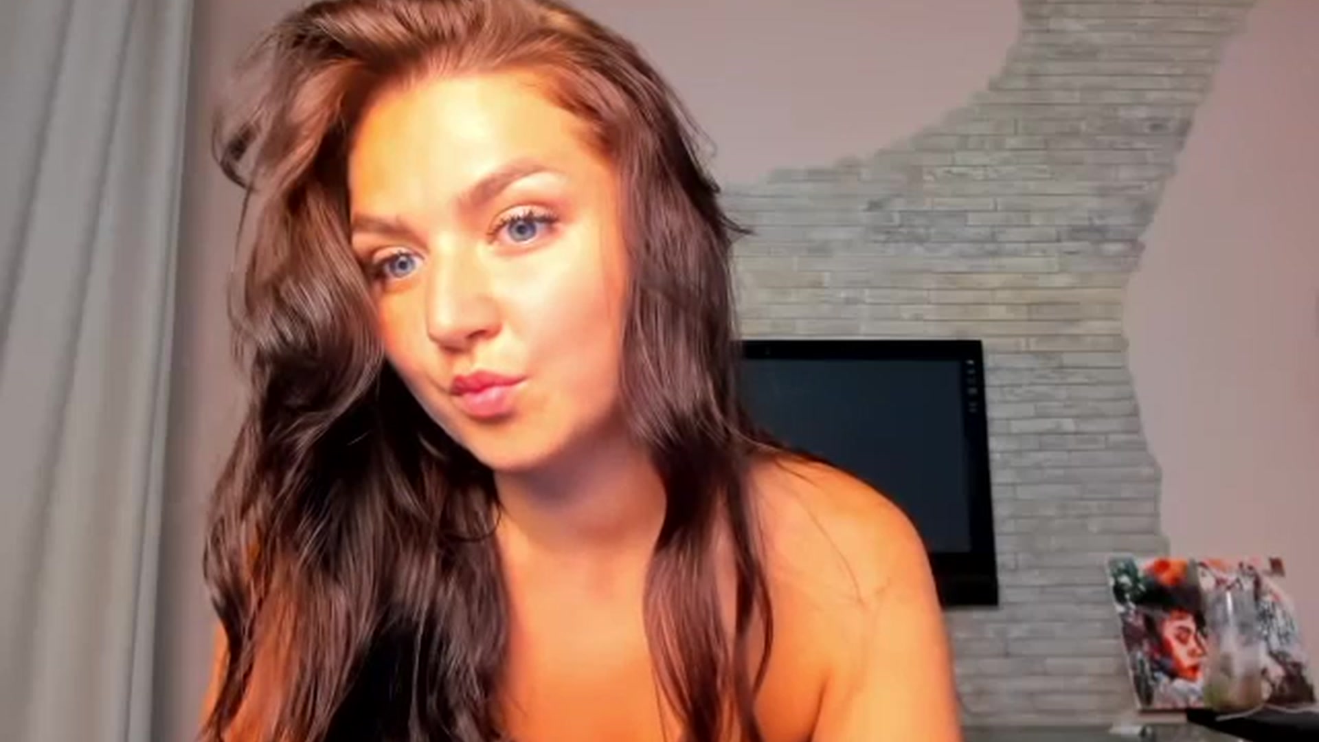 Gallery image thumbnail from ViolettStar's myfreecams stream on, 06/23/2025, 01:49 image 17 of 20