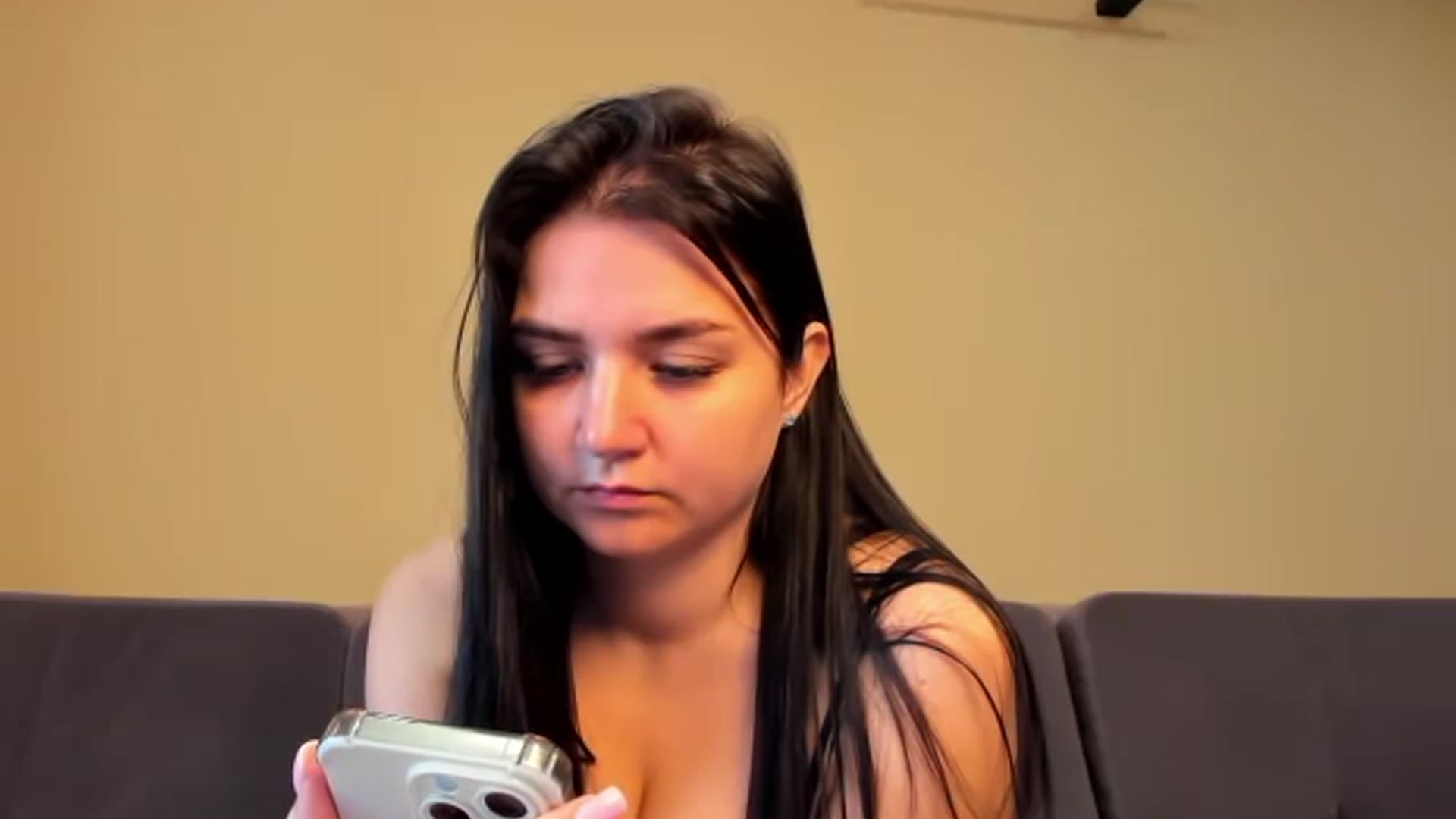 Gallery image thumbnail from ViolettStar's myfreecams stream on, 05/19/2026, 02:33 image 18 of 20