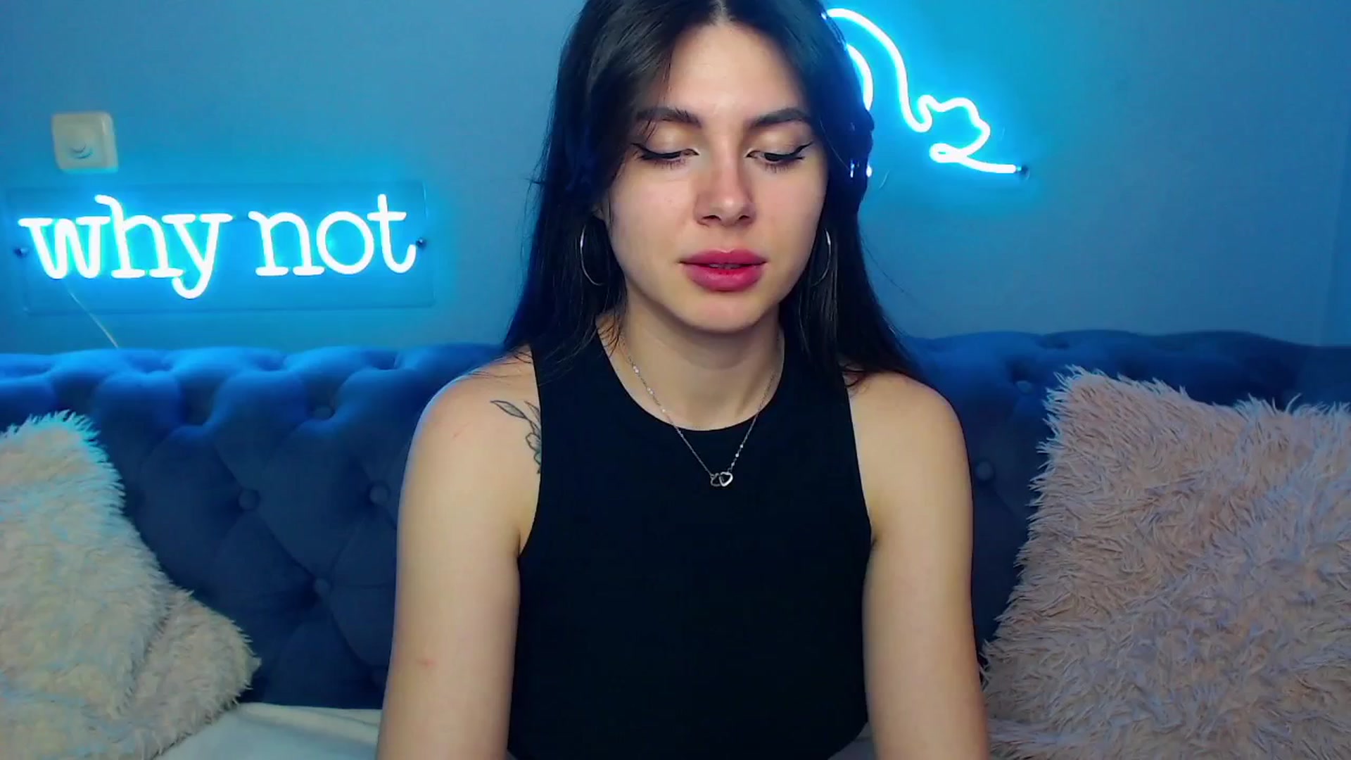 Gallery image thumbnail from ViolinaLove's myfreecams stream on, 04/20/2025, 10:54 image 18 of 20