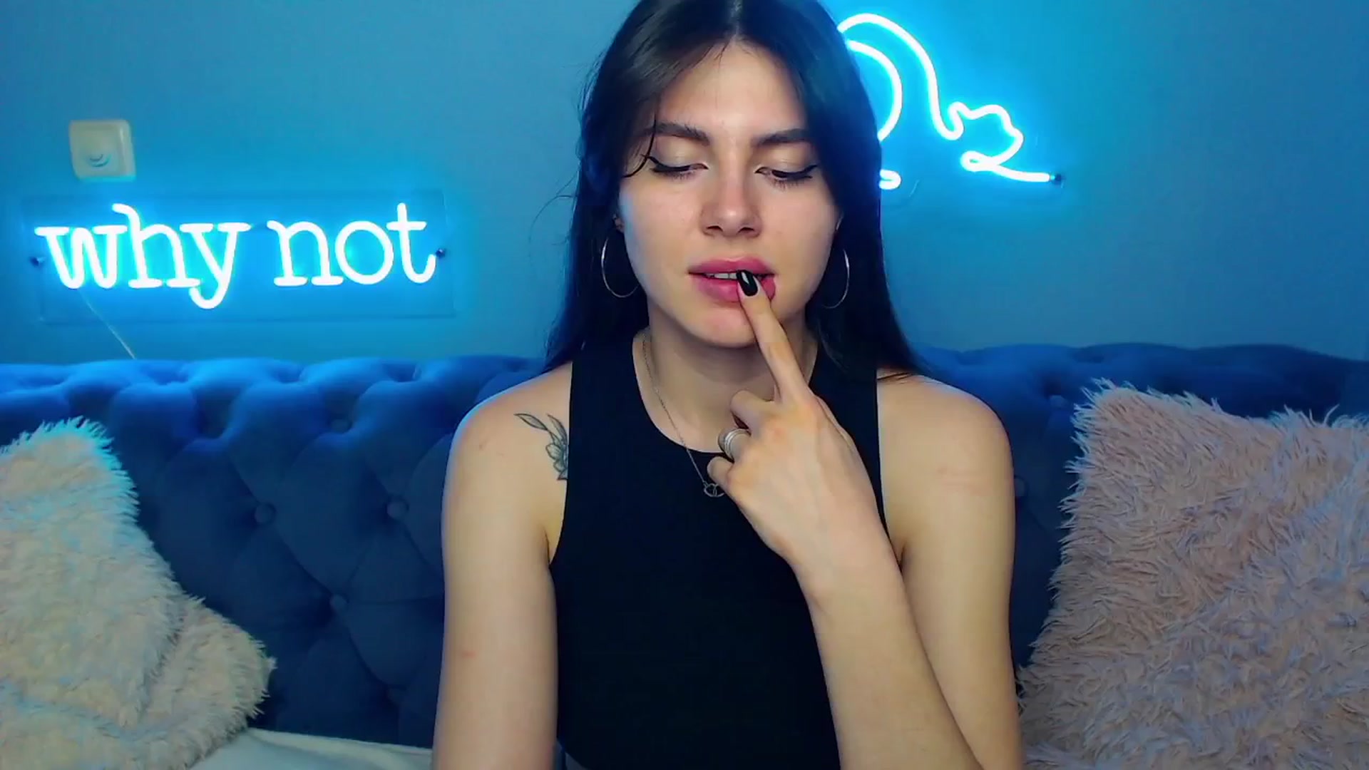 Gallery image thumbnail from ViolinaLove's myfreecams stream on, 04/20/2025, 10:54 image 4 of 20