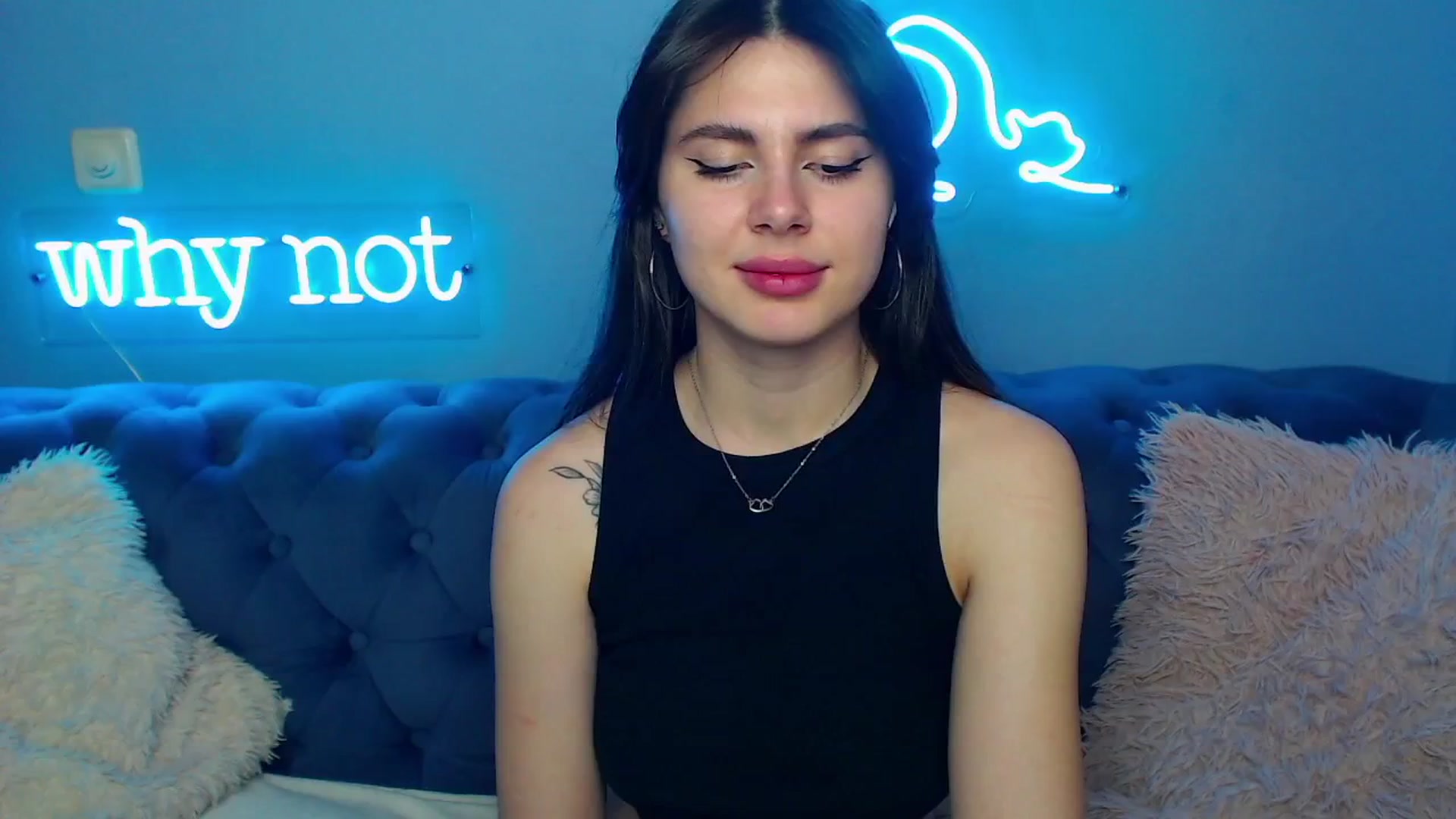 Gallery image thumbnail from ViolinaLove's myfreecams stream on, 04/20/2025, 10:54 image 5 of 20