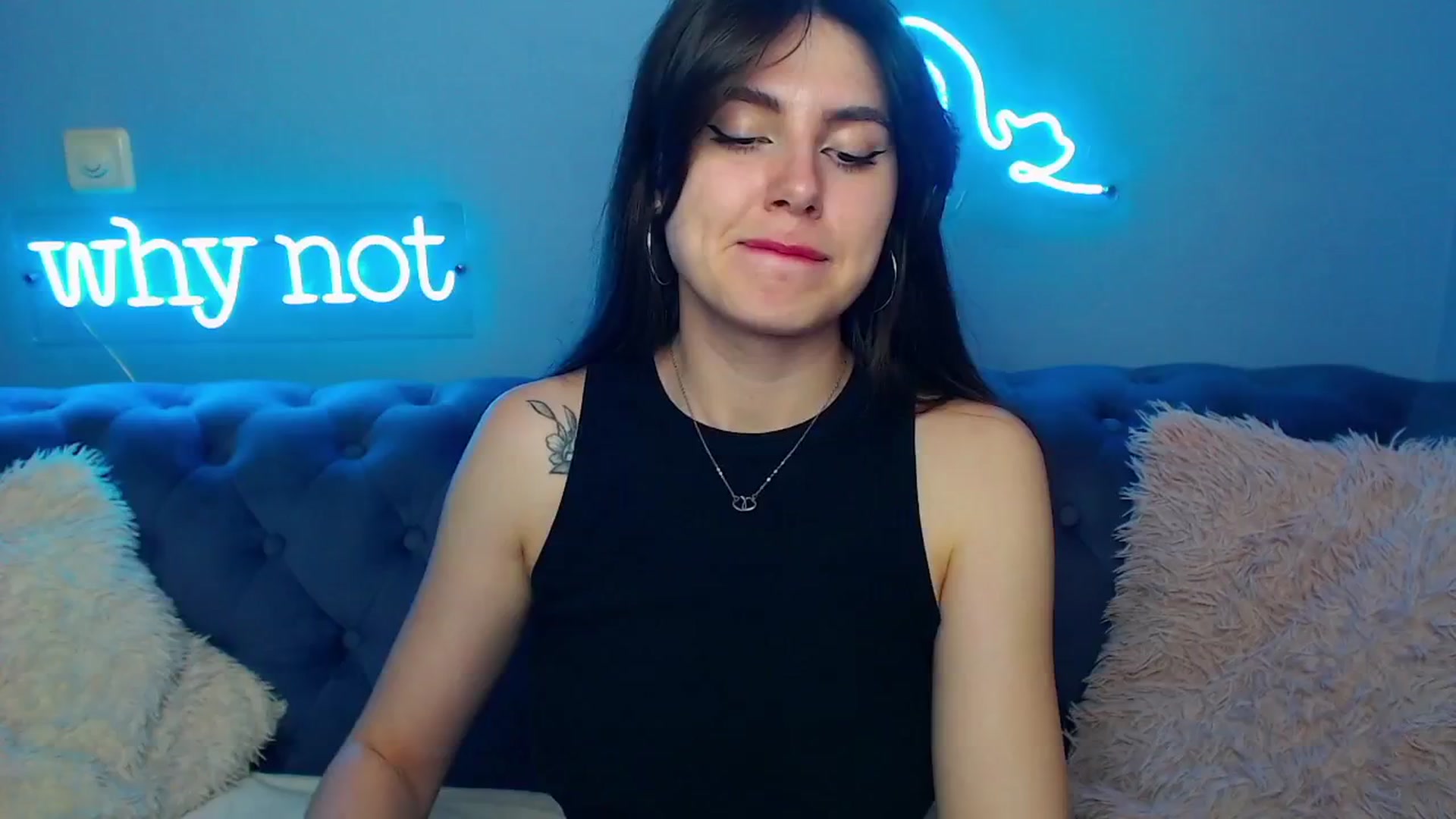 Gallery image thumbnail from ViolinaLove's myfreecams stream on, 04/20/2025, 10:54 image 14 of 20