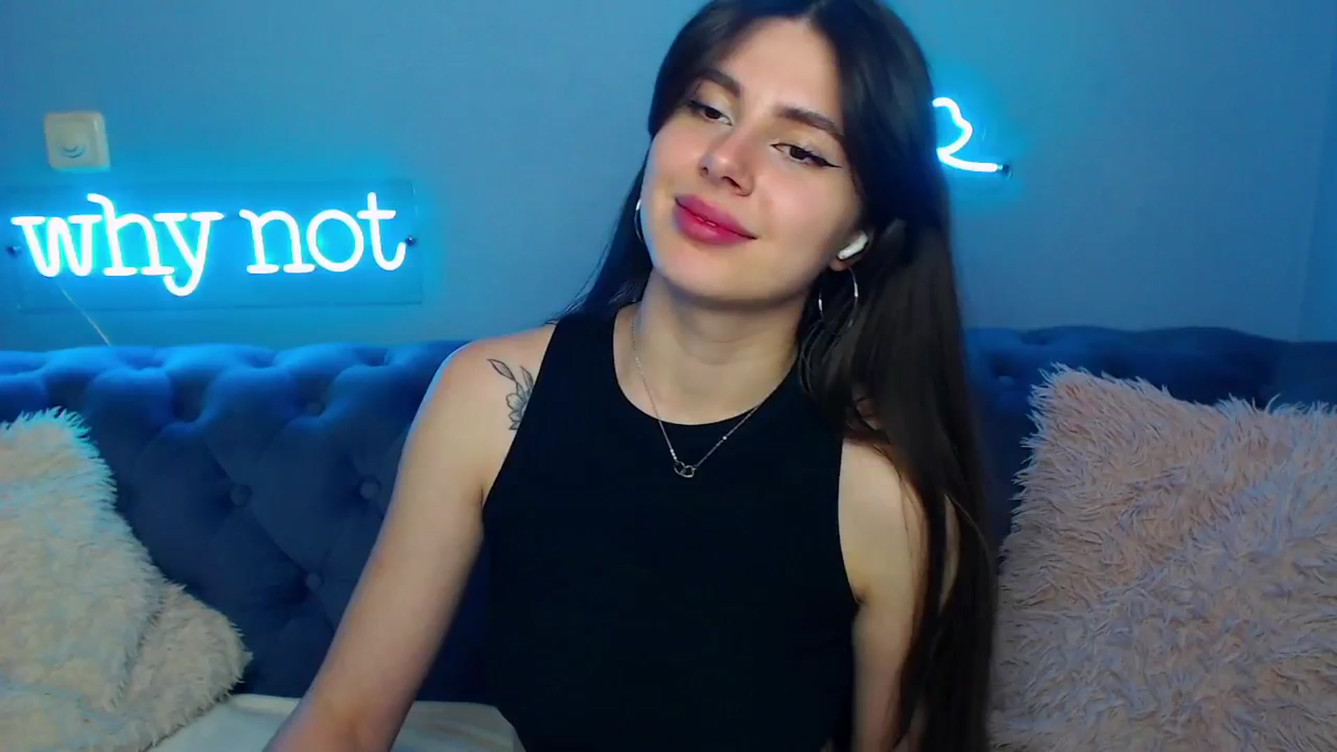 Gallery image thumbnail from ViolinaLove's myfreecams stream on, 04/20/2025, 10:54 image 20 of 20