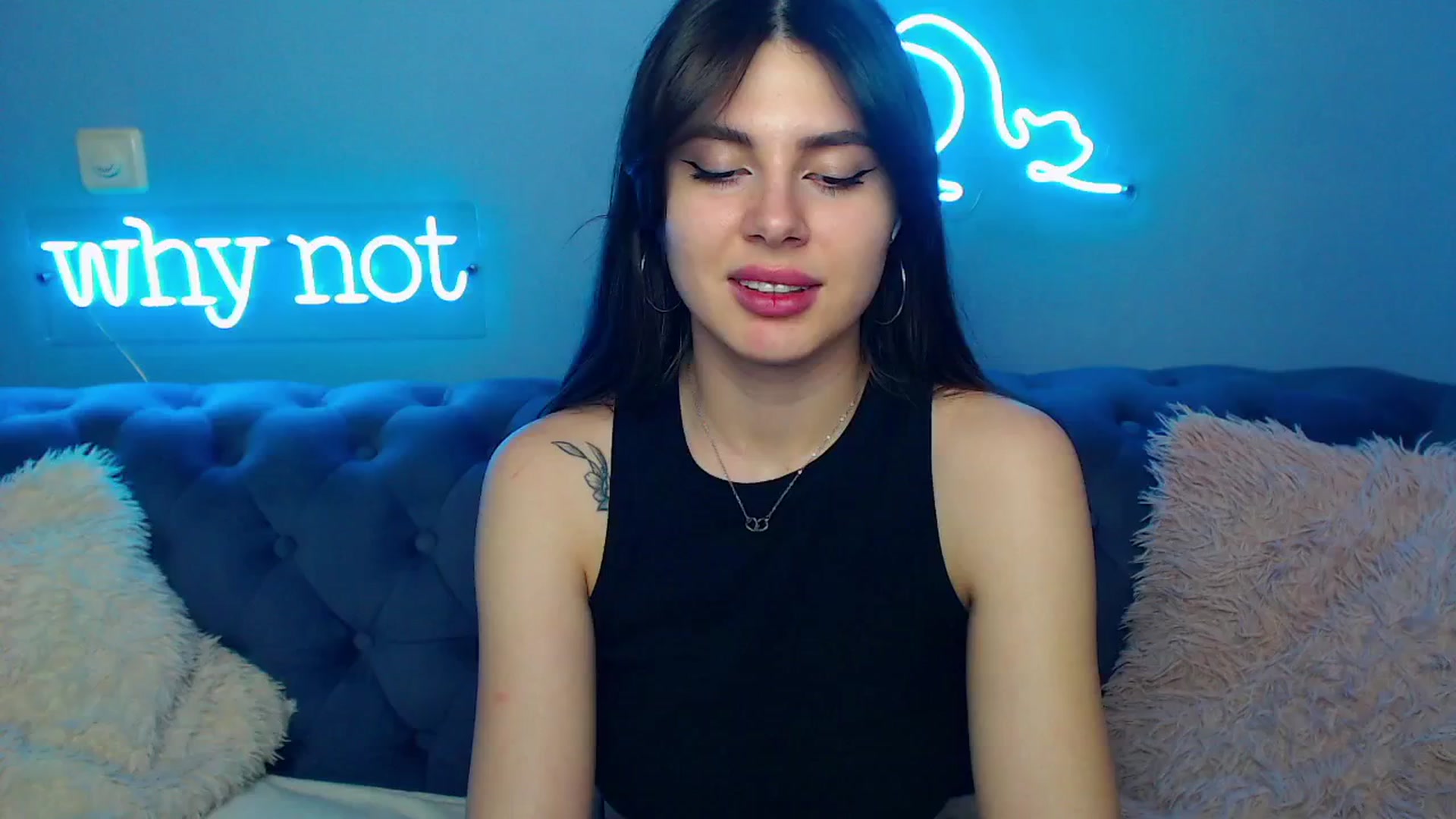 Gallery image thumbnail from ViolinaLove's myfreecams stream on, 04/20/2025, 10:54 image 3 of 20