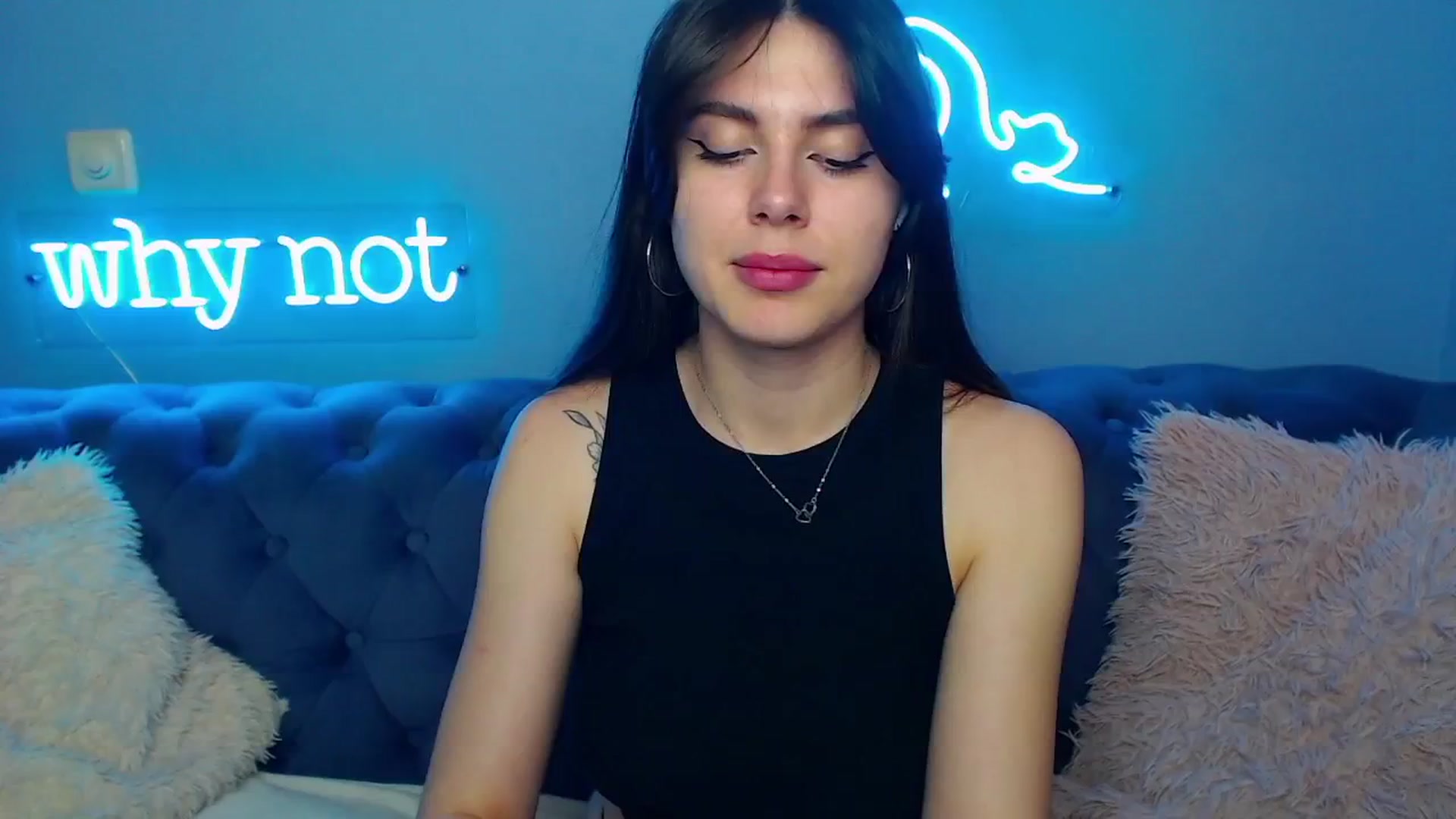 Gallery image thumbnail from ViolinaLove's myfreecams stream on, 04/20/2025, 10:54 image 13 of 20