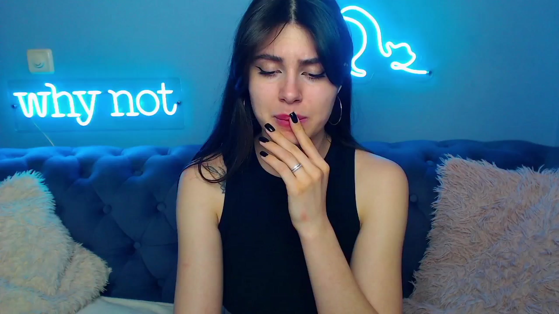 Gallery image thumbnail from ViolinaLove's myfreecams stream on, 04/20/2025, 10:54 image 9 of 20