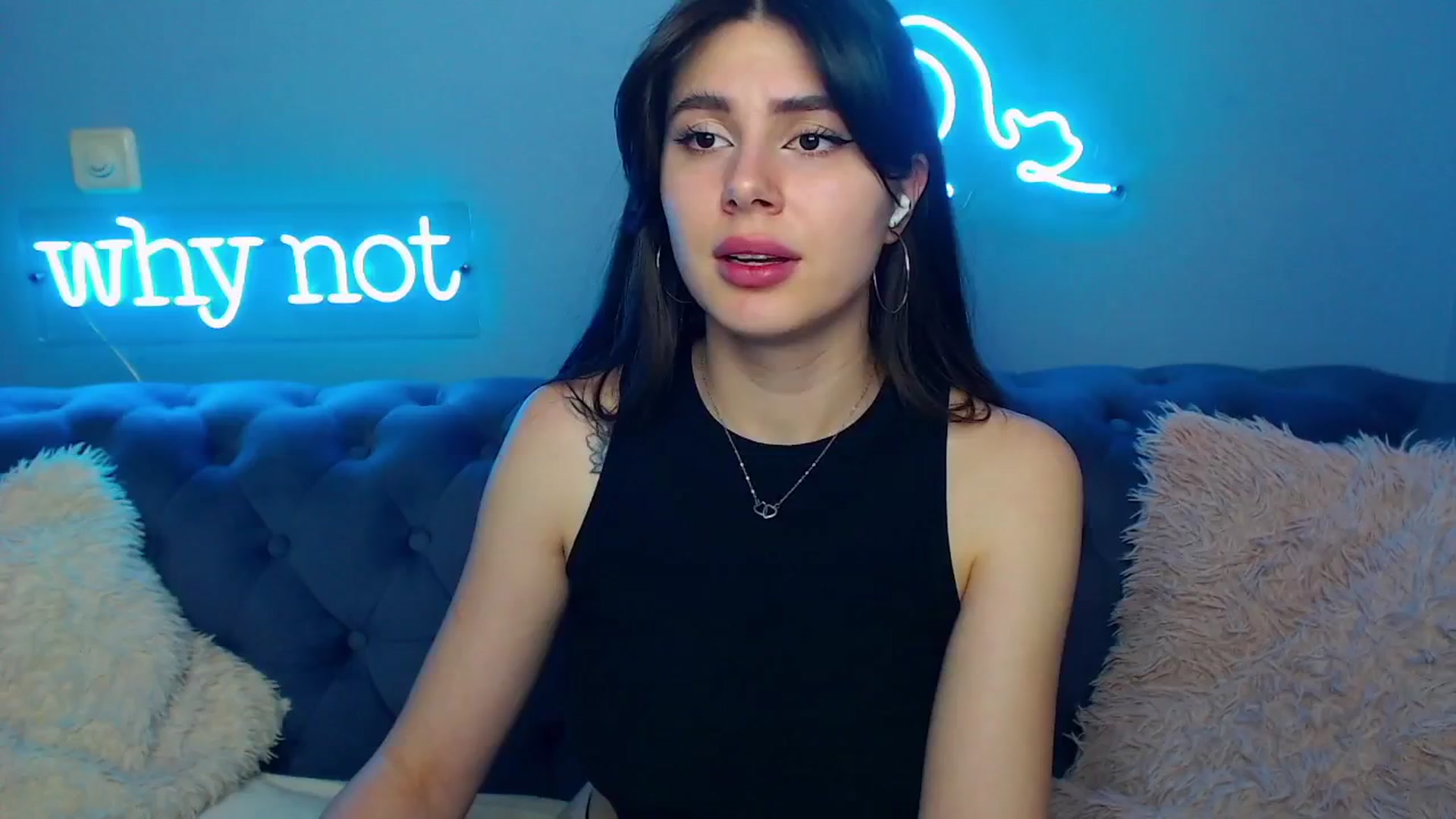 Gallery image thumbnail from ViolinaLove's myfreecams stream on, 04/20/2025, 10:54 image 8 of 20