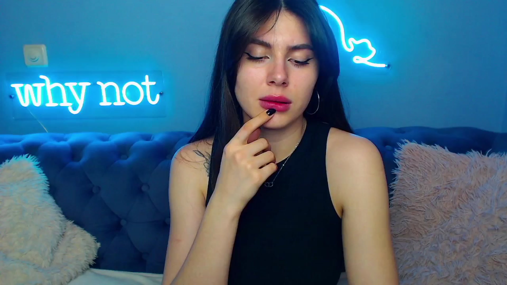 Gallery image thumbnail from ViolinaLove's myfreecams stream on, 04/20/2025, 10:54 image 12 of 20