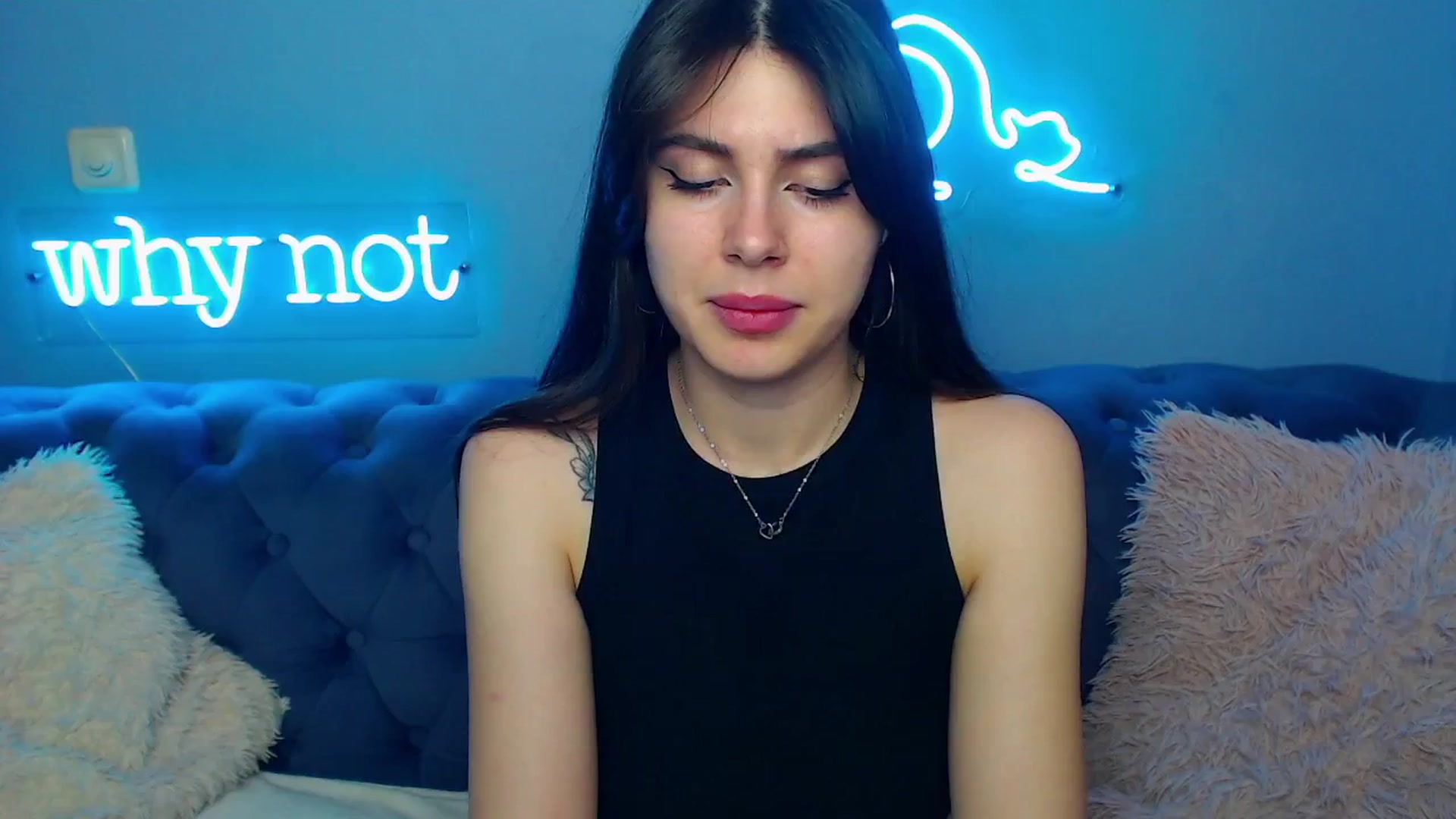 Gallery image thumbnail from ViolinaLove's myfreecams stream on, 04/20/2025, 10:54 image 10 of 20
