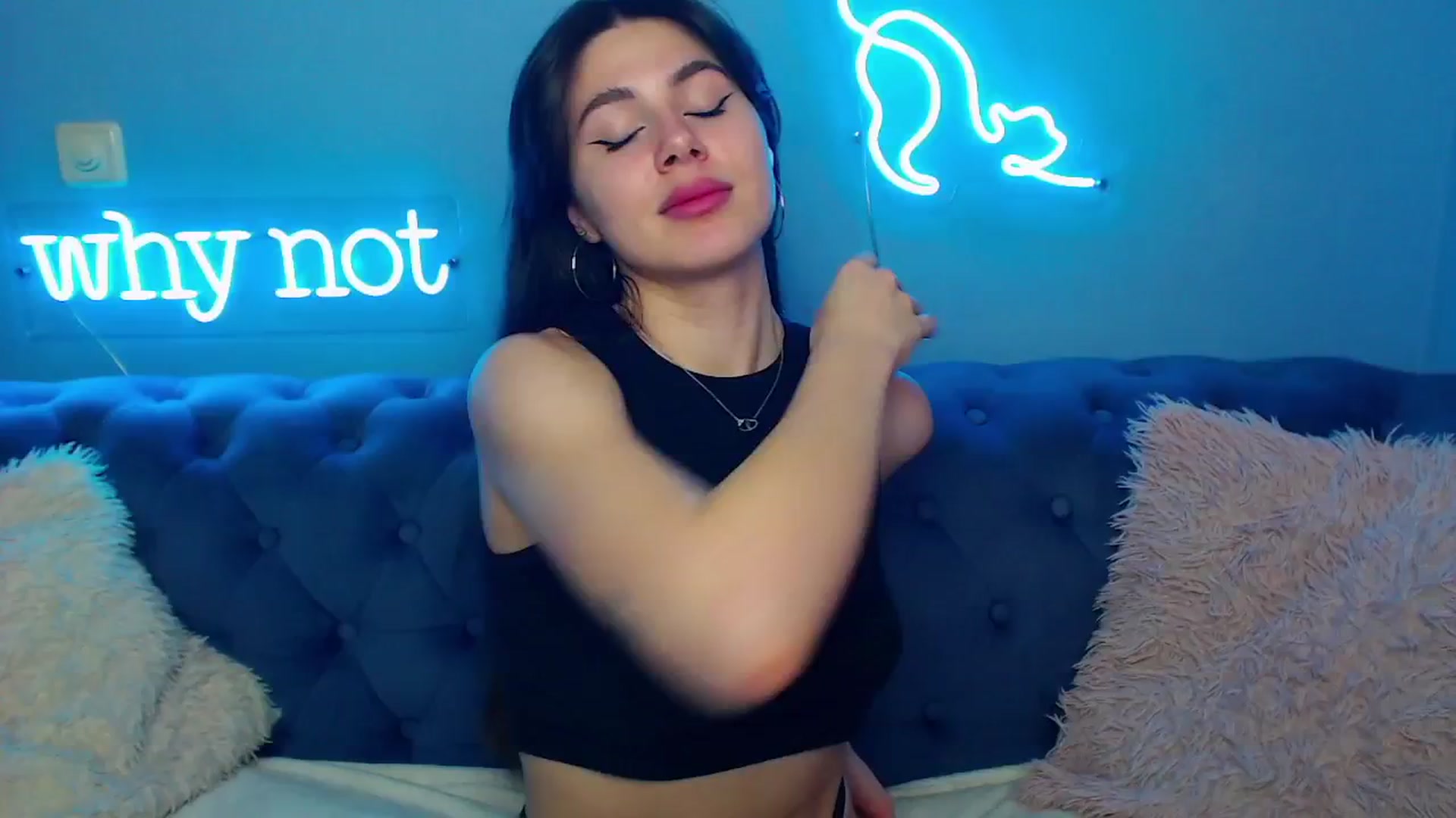 Gallery image thumbnail from ViolinaLove's myfreecams stream on, 04/20/2025, 10:54 image 17 of 20