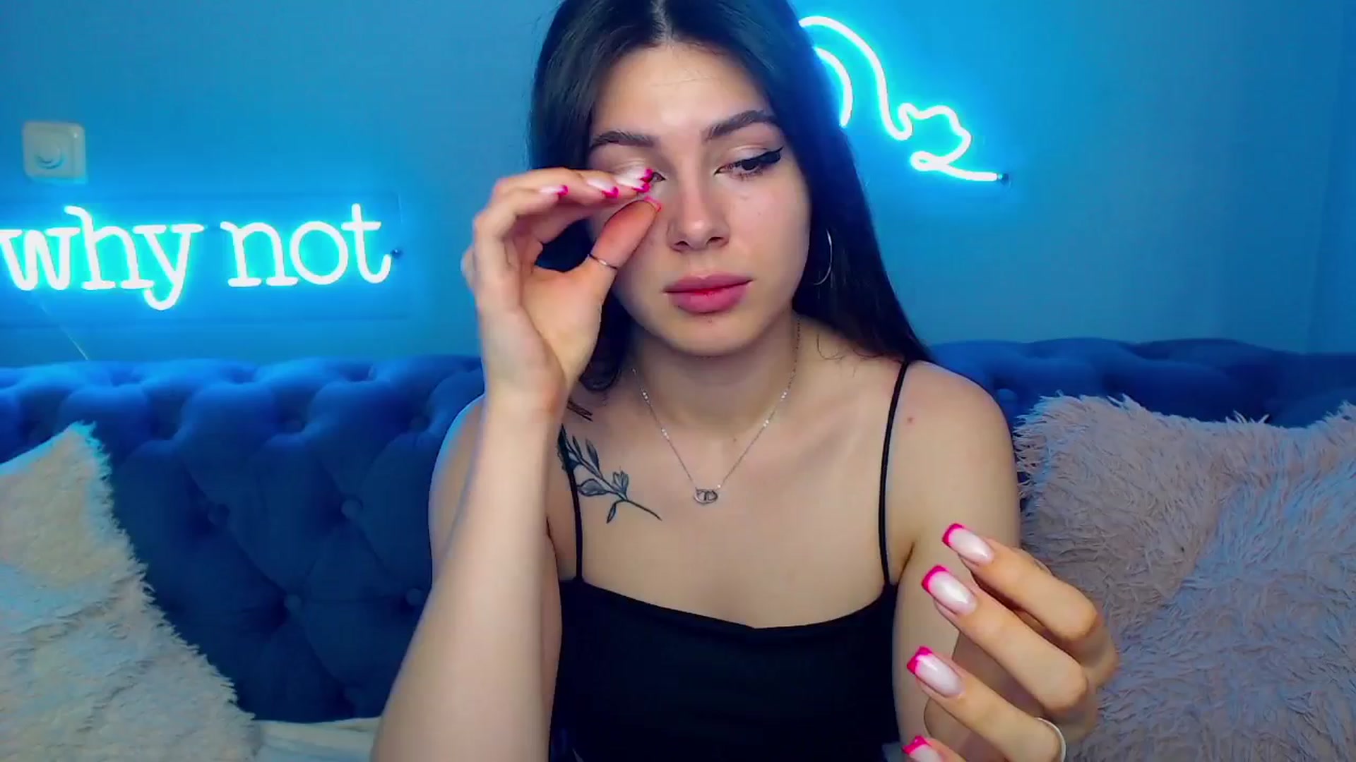 Gallery image thumbnail from ViolinaLove's myfreecams stream on, 05/27/2025, 10:59 image 18 of 20