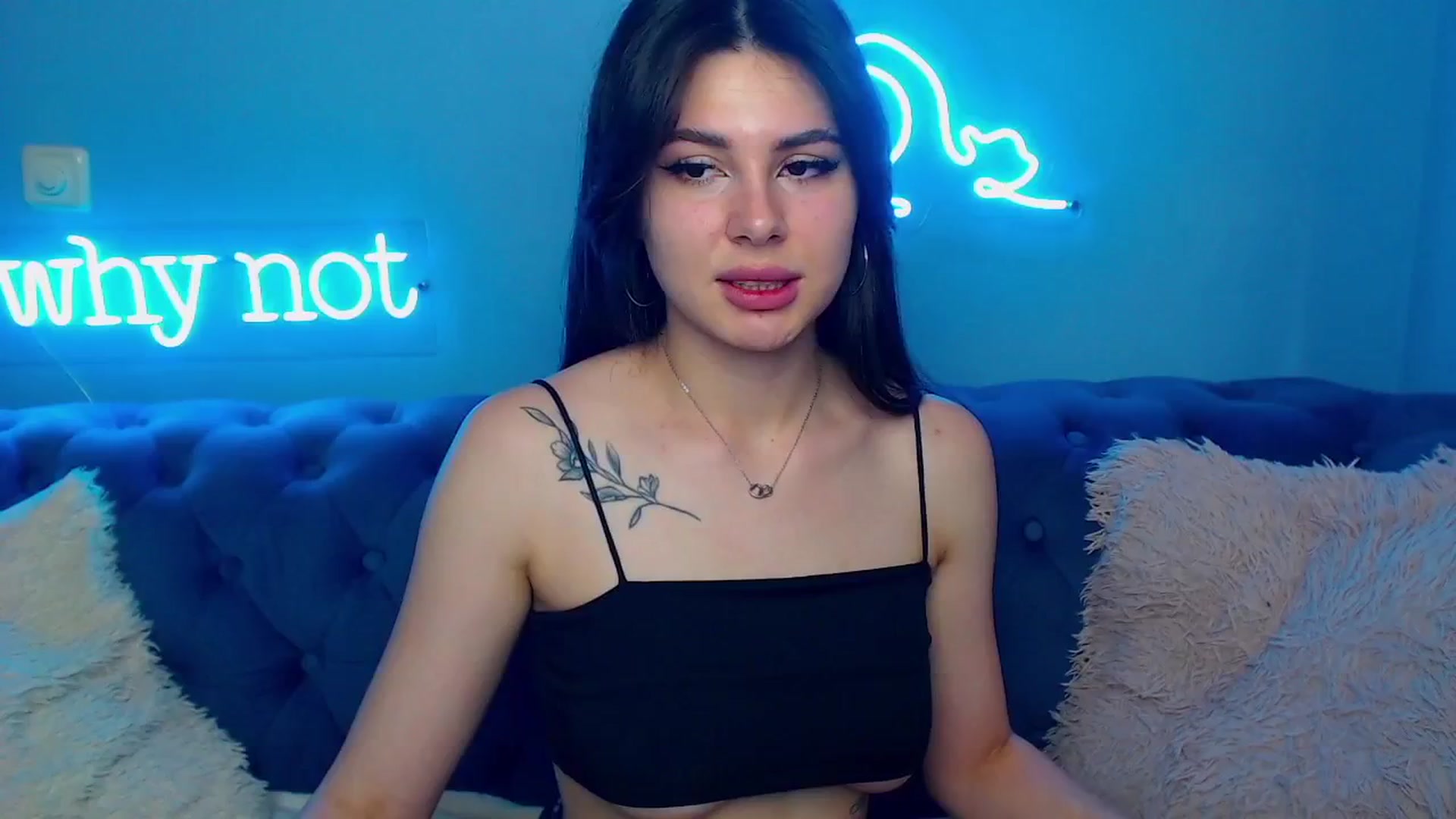 Gallery image thumbnail from ViolinaLove's myfreecams stream on, 05/27/2025, 10:59 image 13 of 20