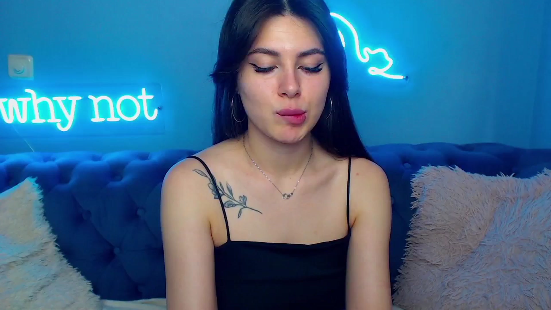 Gallery image thumbnail from ViolinaLove's myfreecams stream on, 05/27/2025, 10:59 image 11 of 20