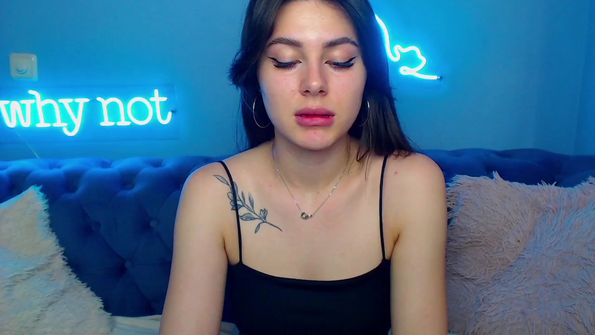 Gallery image thumbnail from ViolinaLove's myfreecams stream on, 05/27/2025, 10:59 image 20 of 20