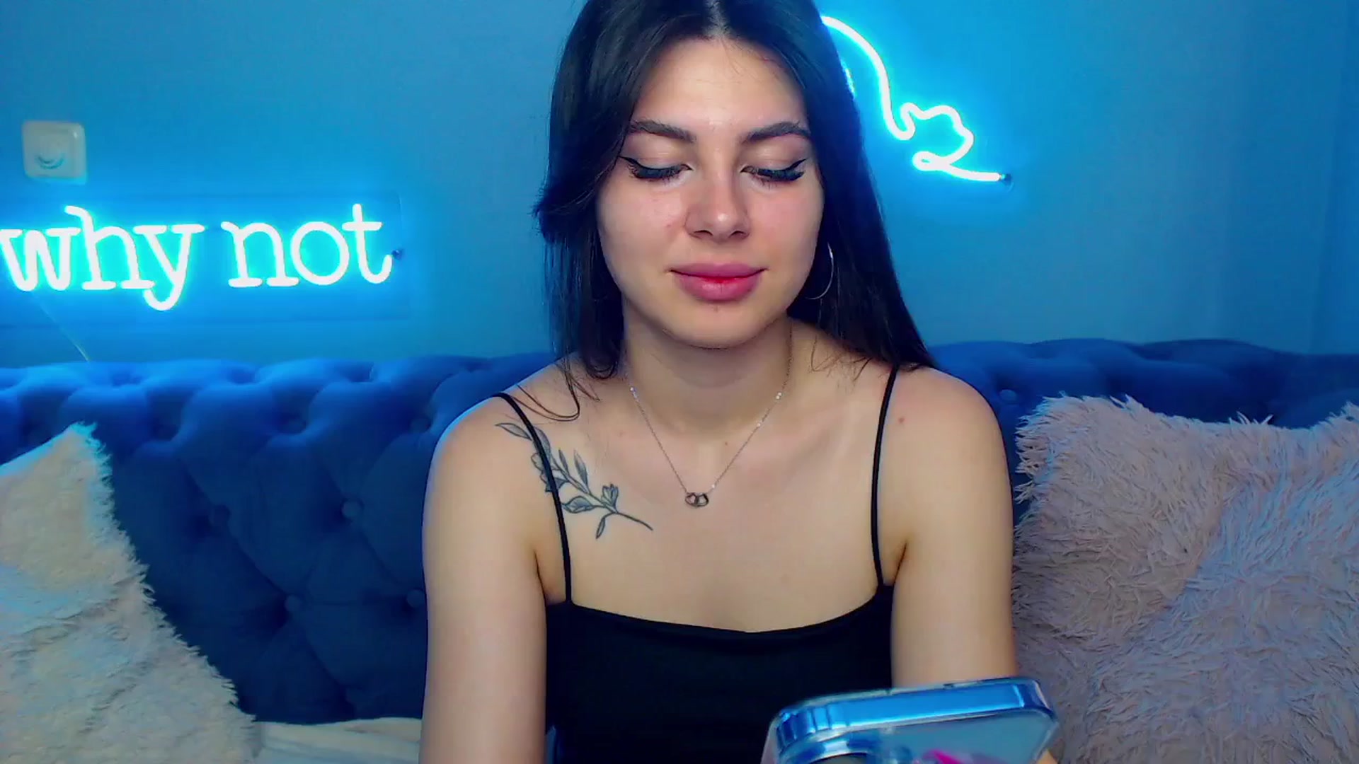 Gallery image thumbnail from ViolinaLove's myfreecams stream on, 05/27/2025, 10:59 image 19 of 20