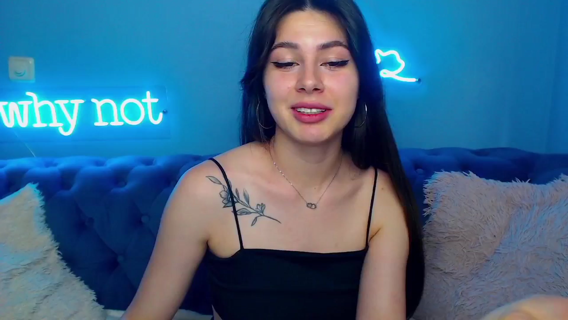 Gallery image thumbnail from ViolinaLove's myfreecams stream on, 05/27/2025, 10:59 image 12 of 20
