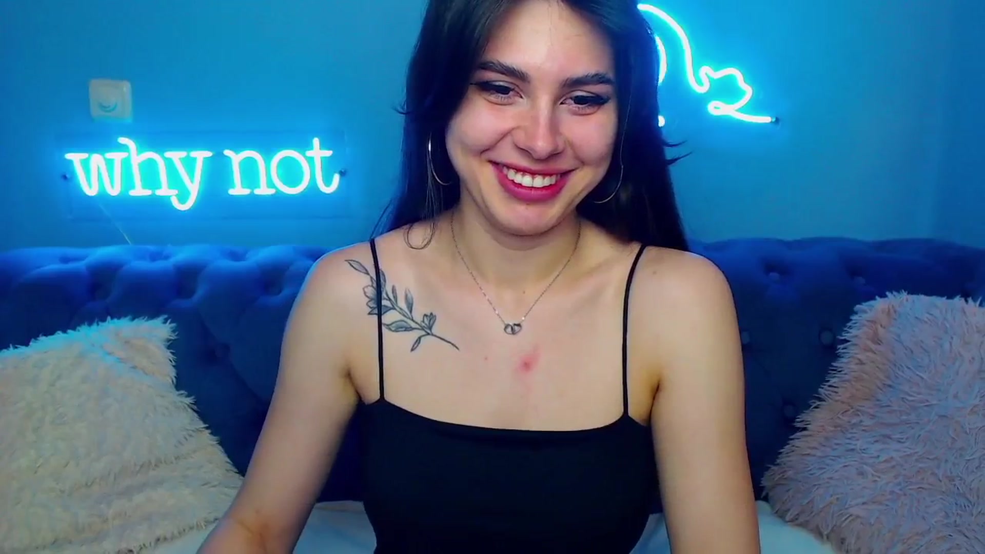 Gallery image thumbnail from ViolinaLove's myfreecams stream on, 06/02/2025, 10:59 image 14 of 20