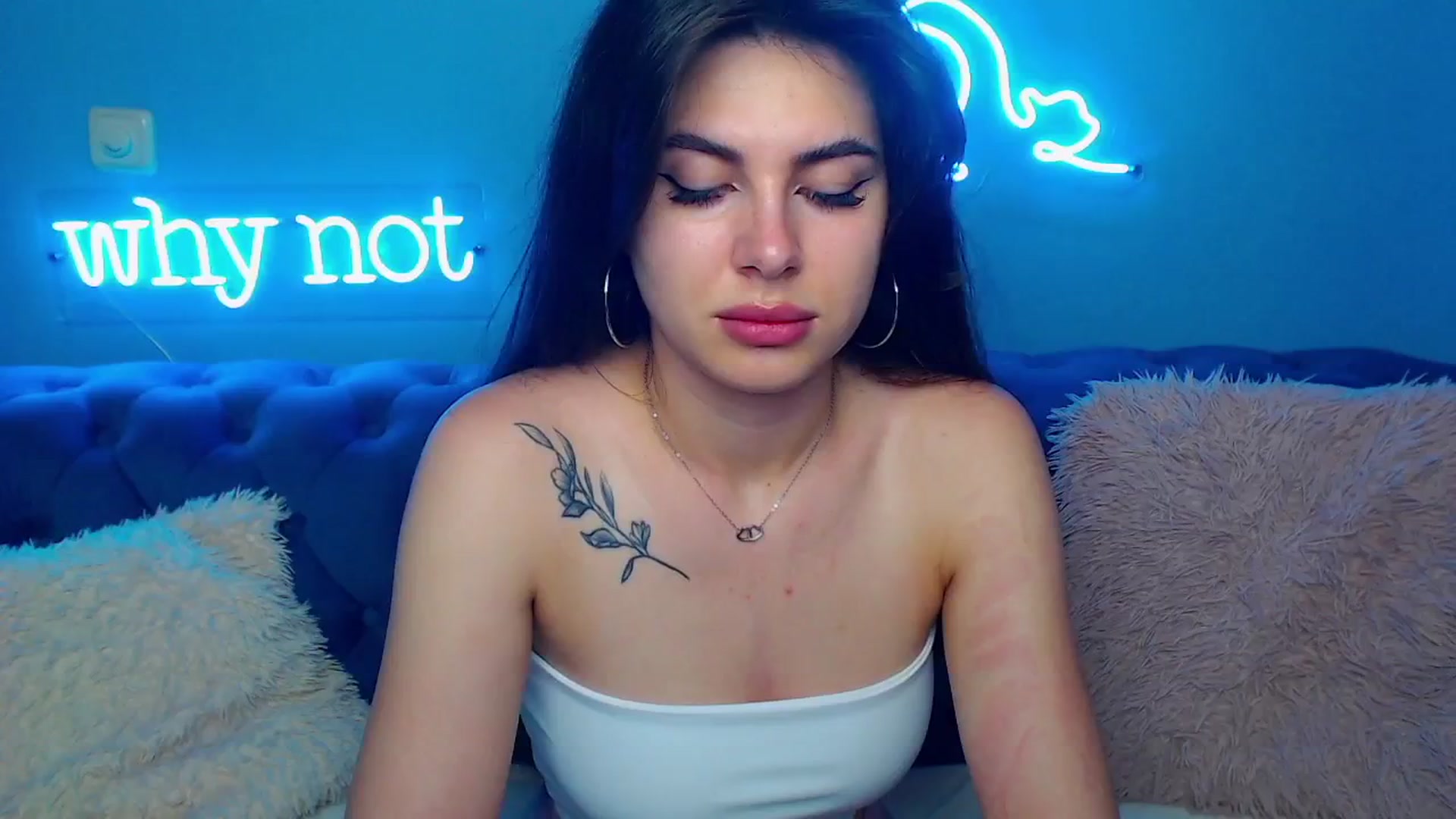 Gallery image thumbnail from ViolinaLove's myfreecams stream on, 06/09/2025, 11:02 image 1 of 20