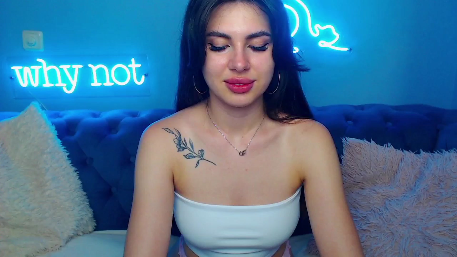 Gallery image thumbnail from ViolinaLove's myfreecams stream on, 06/15/2025, 10:27 image 7 of 20