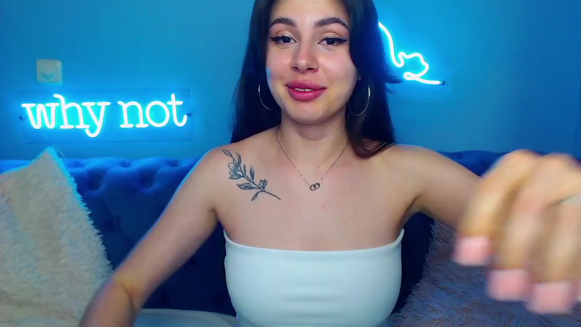 Gallery image thumbnail from ViolinaLove's myfreecams stream on, 06/15/2025, 10:27 image 3 of 20
