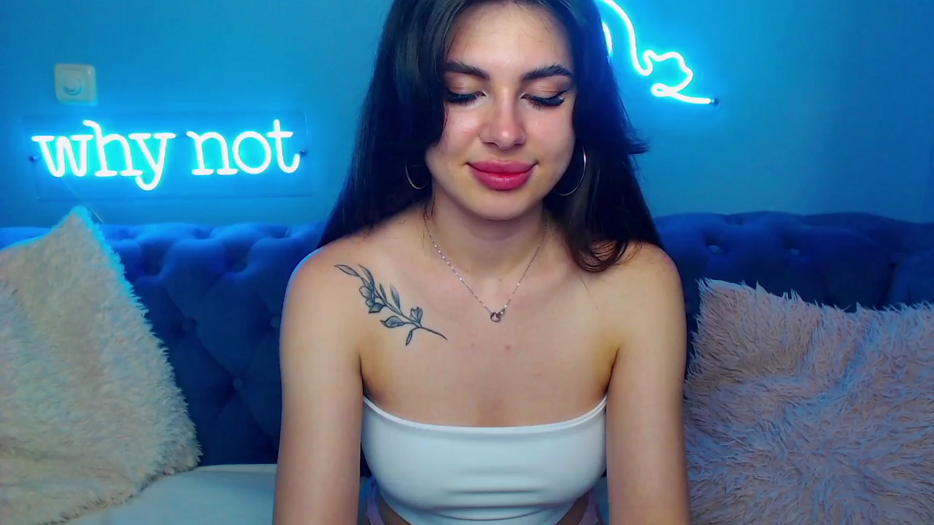 Gallery image thumbnail from ViolinaLove's myfreecams stream on, 06/15/2025, 10:27 image 5 of 20