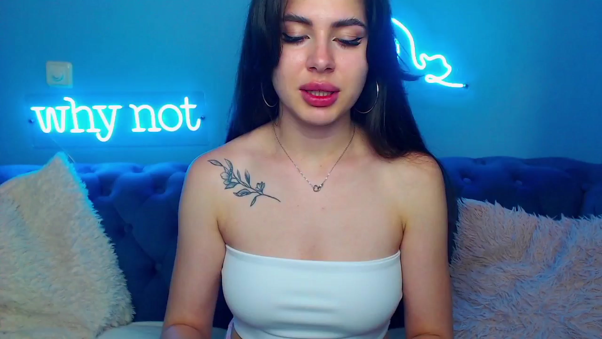 Gallery image thumbnail from ViolinaLove's myfreecams stream on, 06/15/2025, 10:27 image 2 of 20