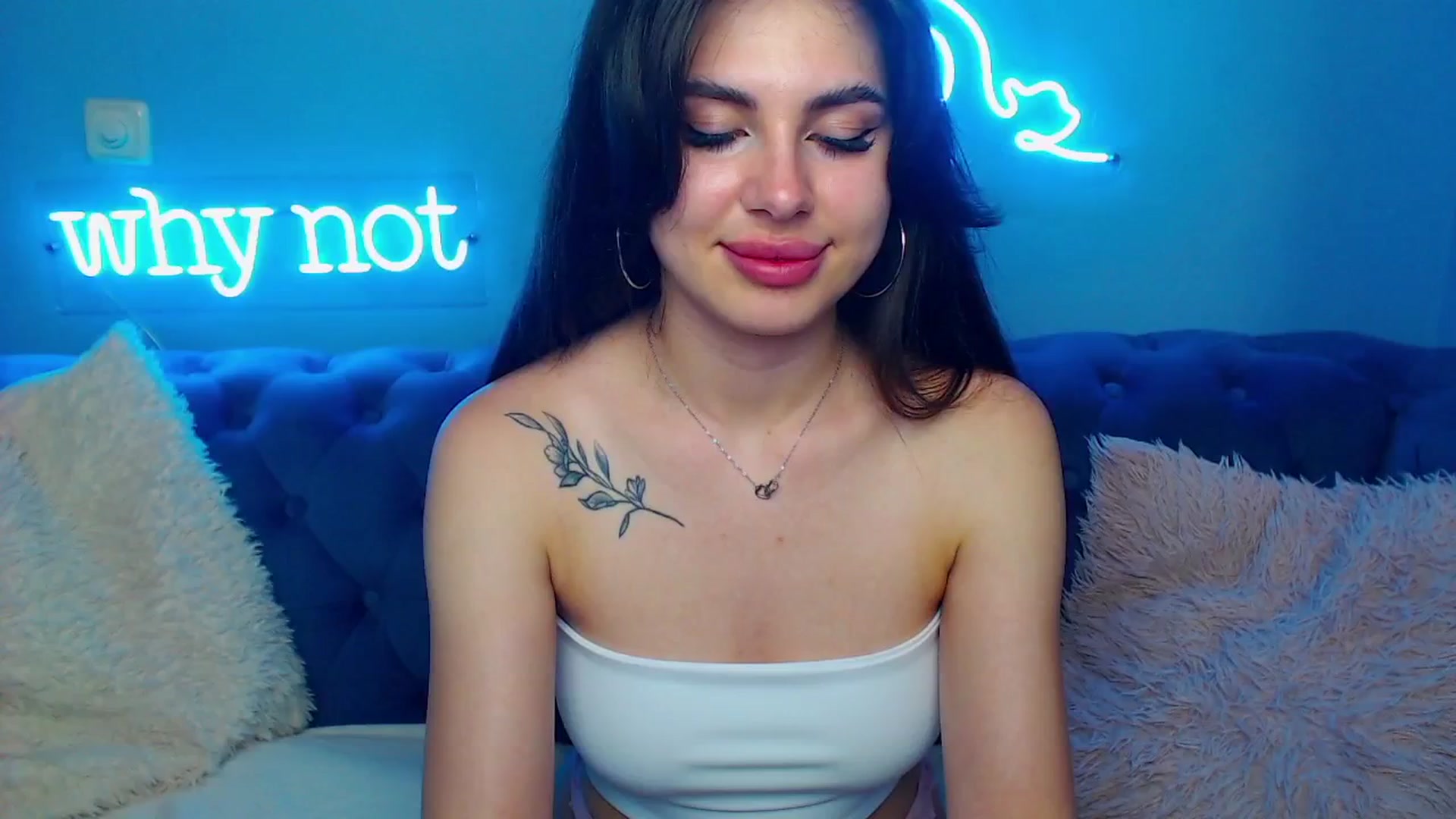 Gallery image thumbnail from ViolinaLove's myfreecams stream on, 06/15/2025, 10:27 image 4 of 20