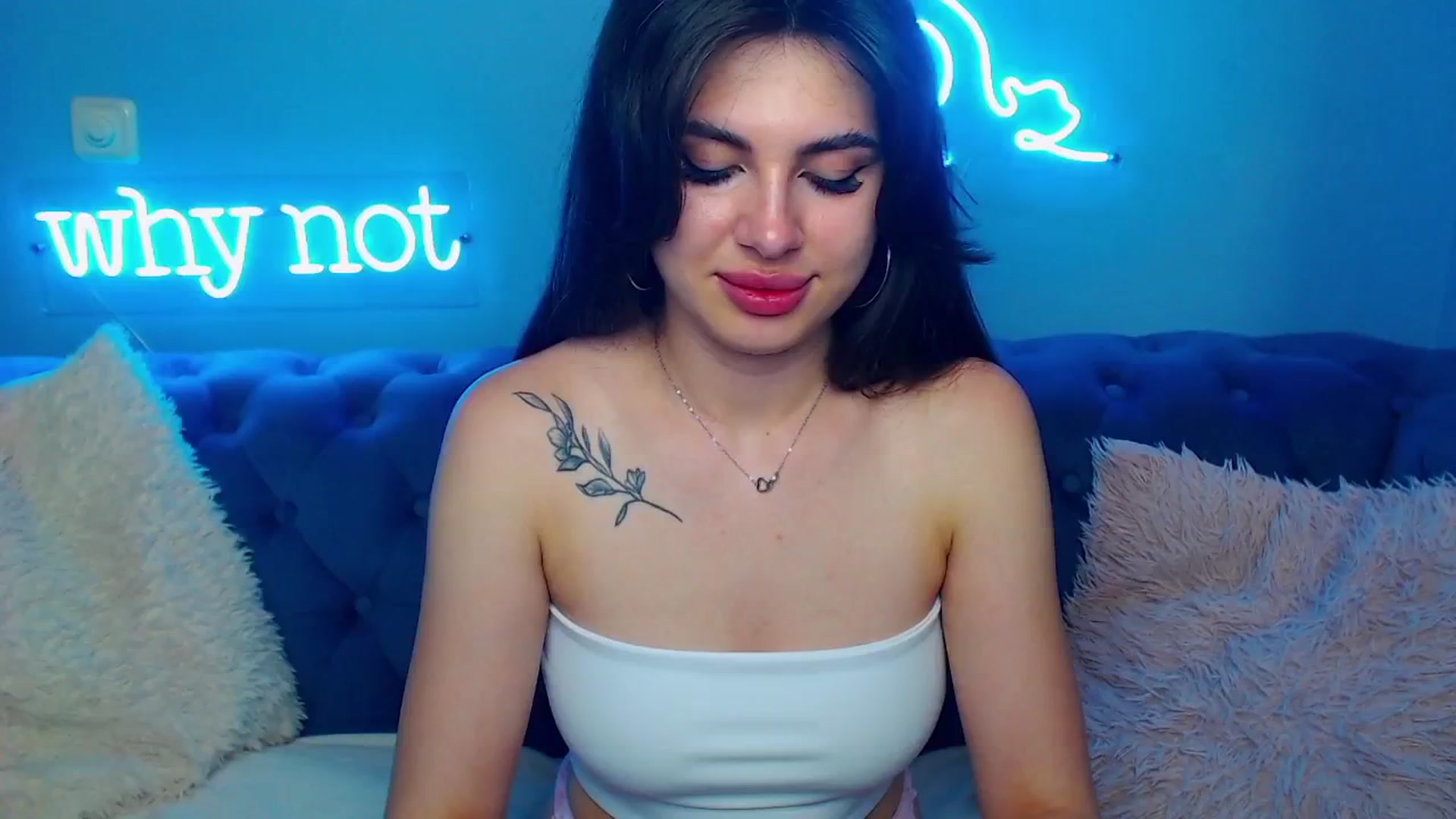 Gallery image thumbnail from ViolinaLove's myfreecams stream on, 06/15/2025, 10:27 image 11 of 20